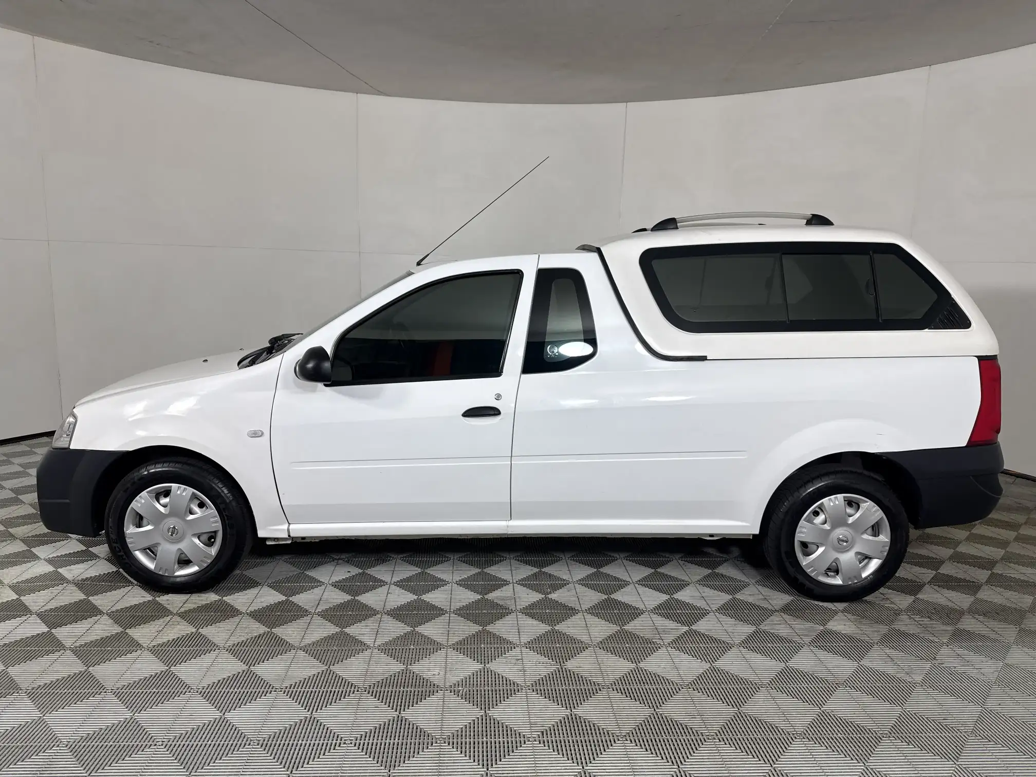 Nissan NP200