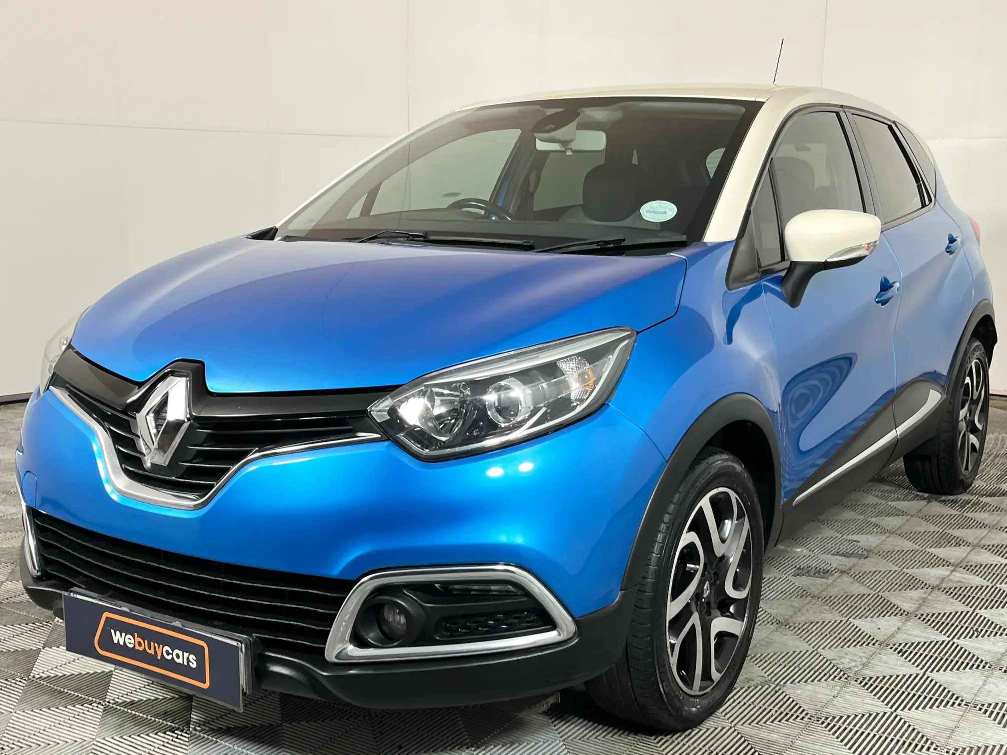 2017 Renault Captur 900t Dynamique 5-Door (66 KW)