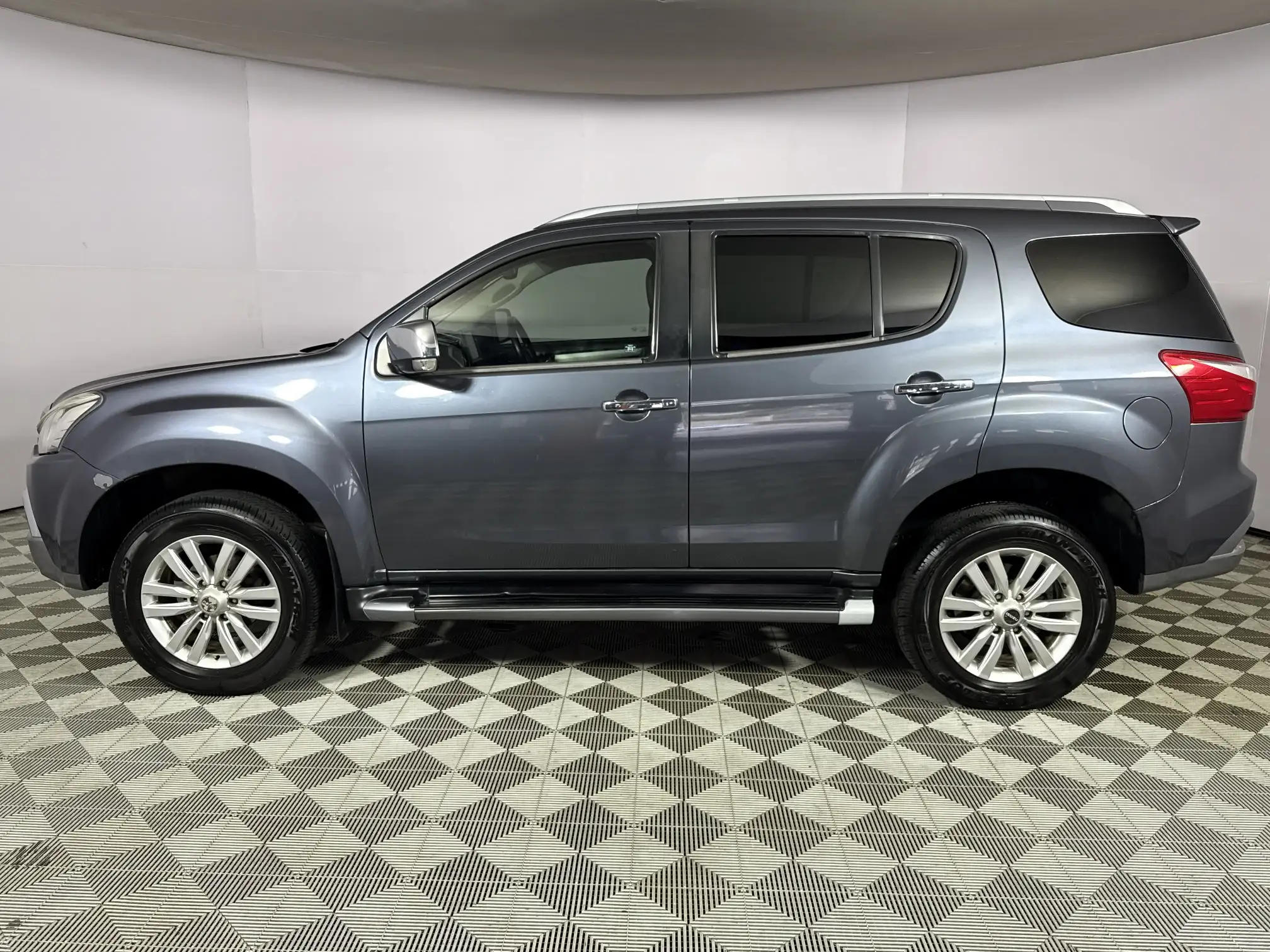 Isuzu MU-X