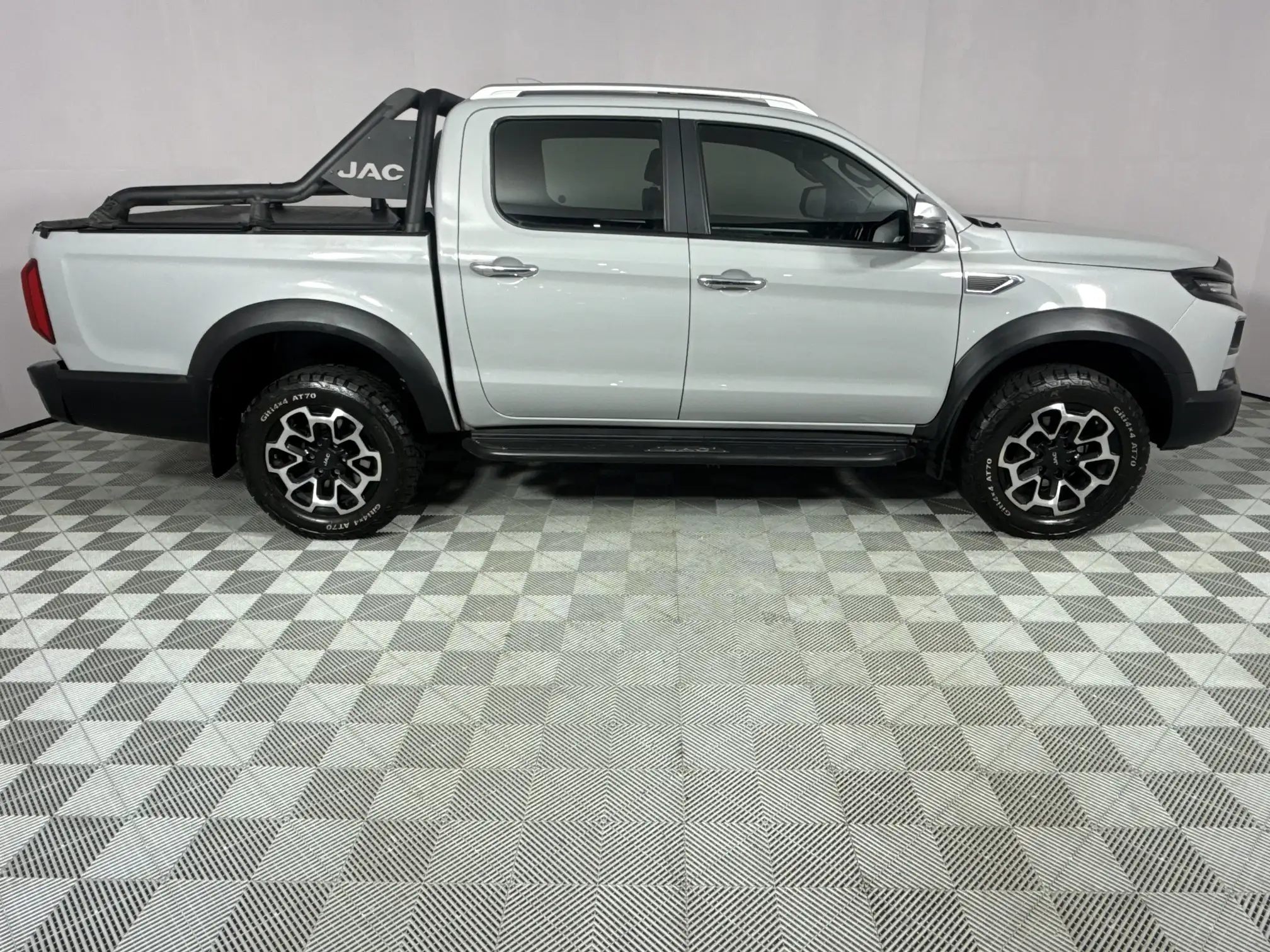 JAC T9