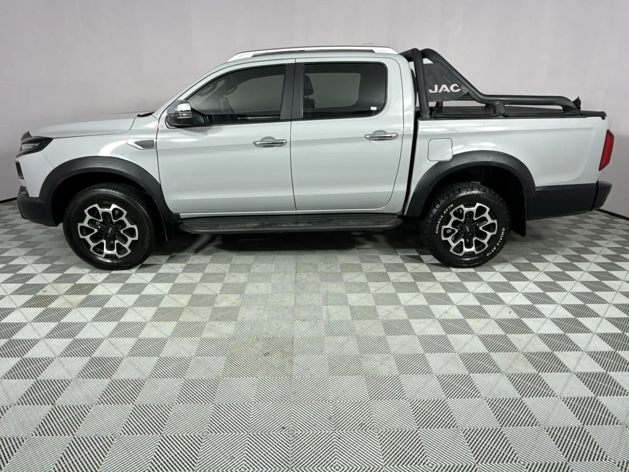 JAC T9