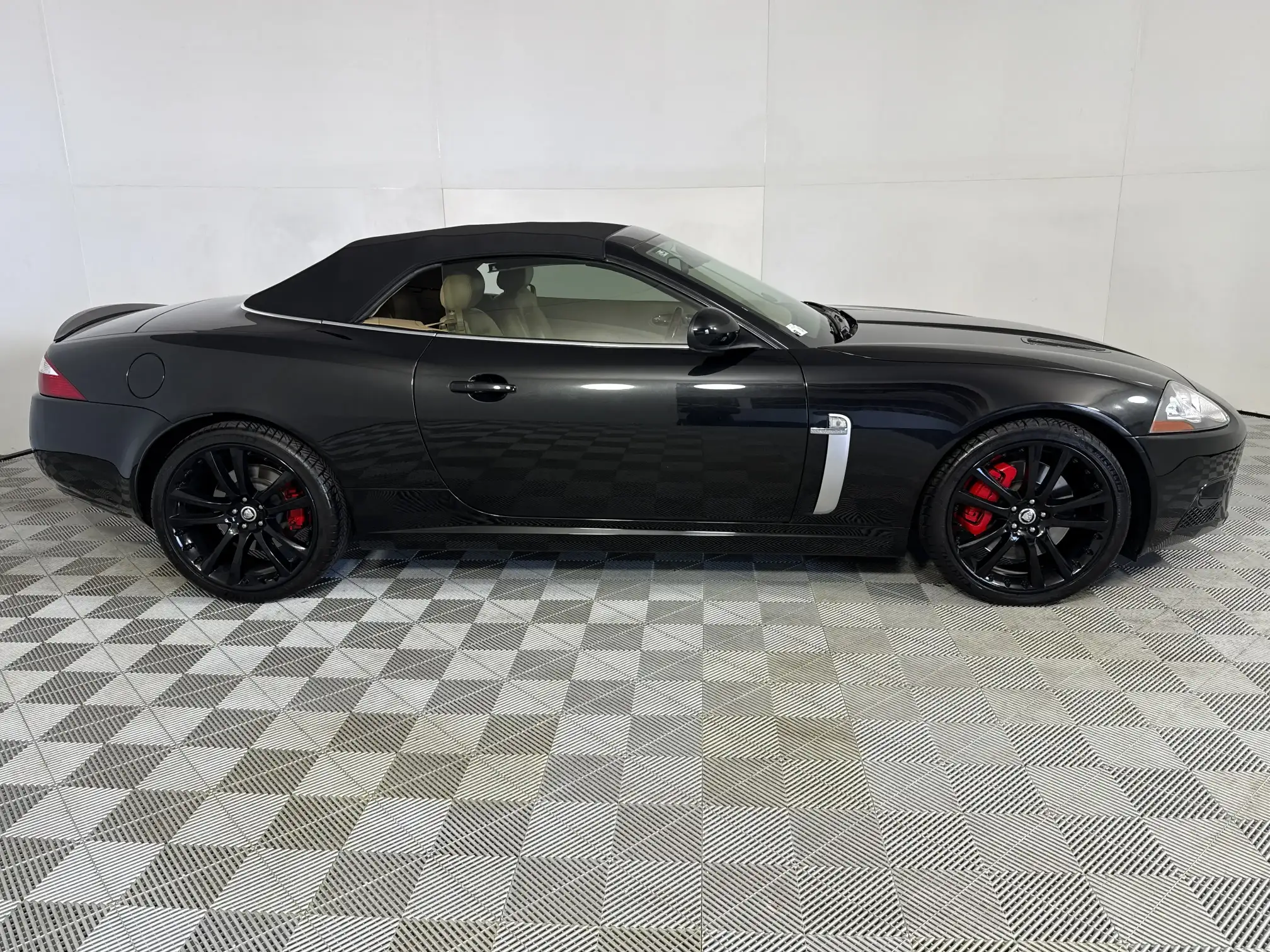 Jaguar XKR
