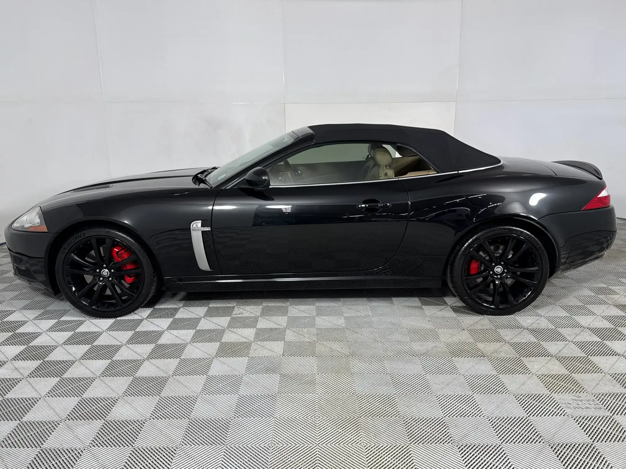 Jaguar XKR