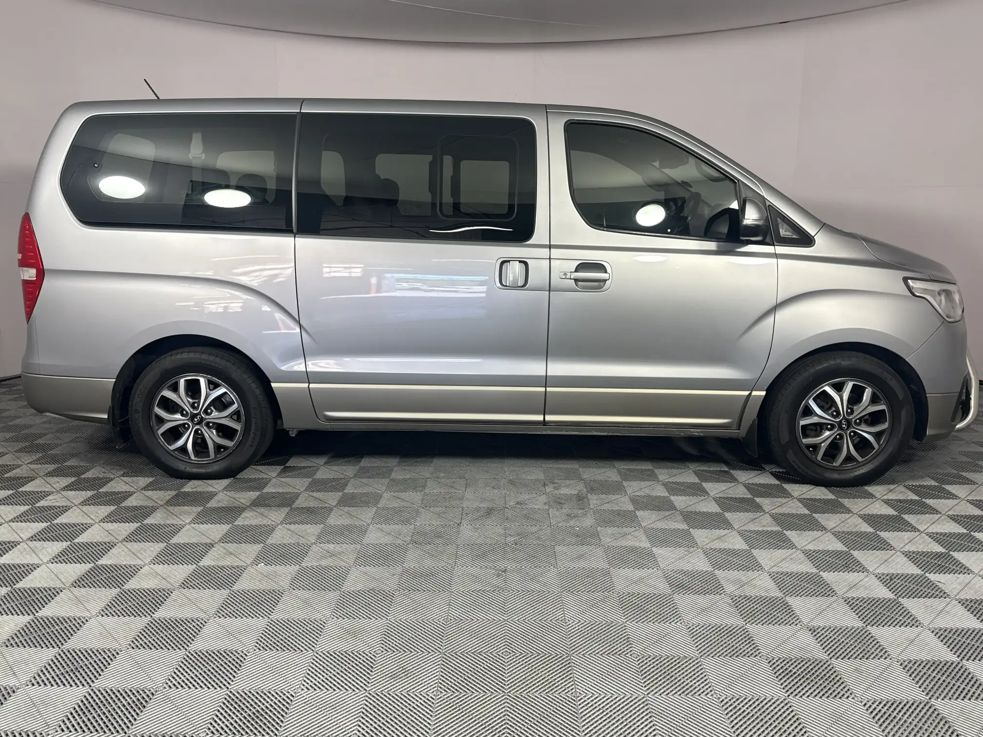 Hyundai H-1