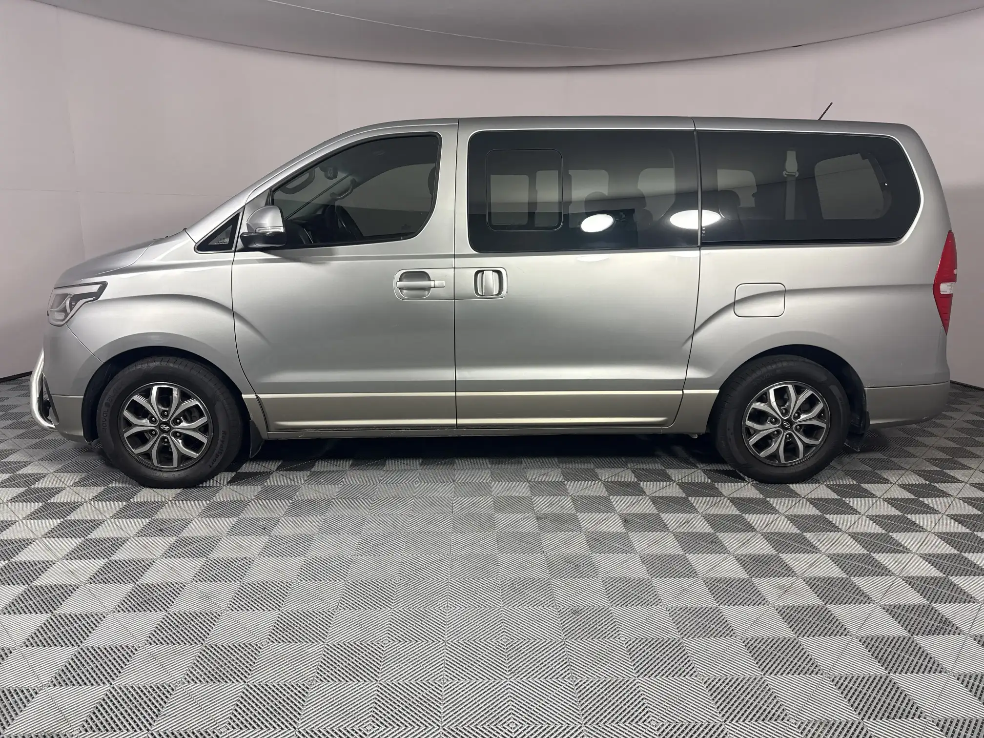 Hyundai H-1