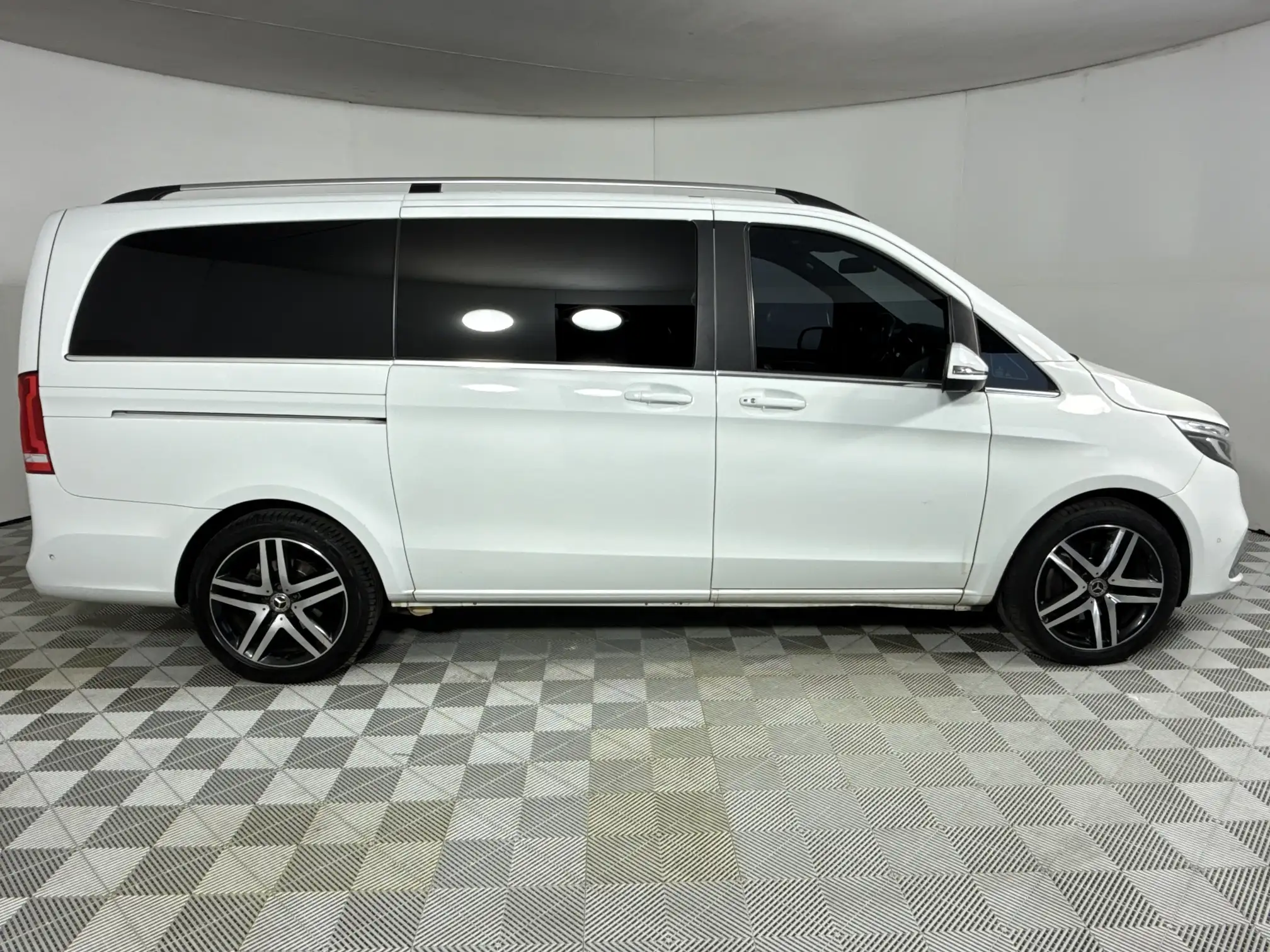 Mercedes-Benz V250