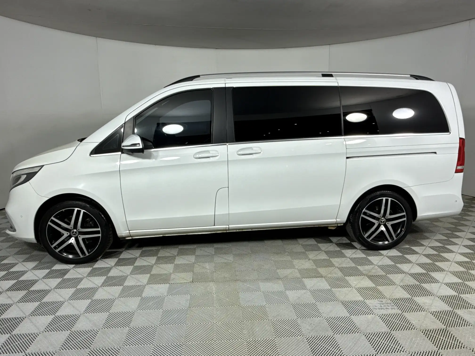 Mercedes-Benz V250