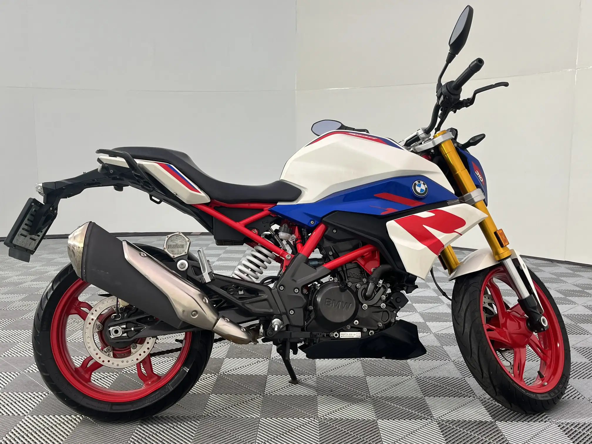 2023 BMW C