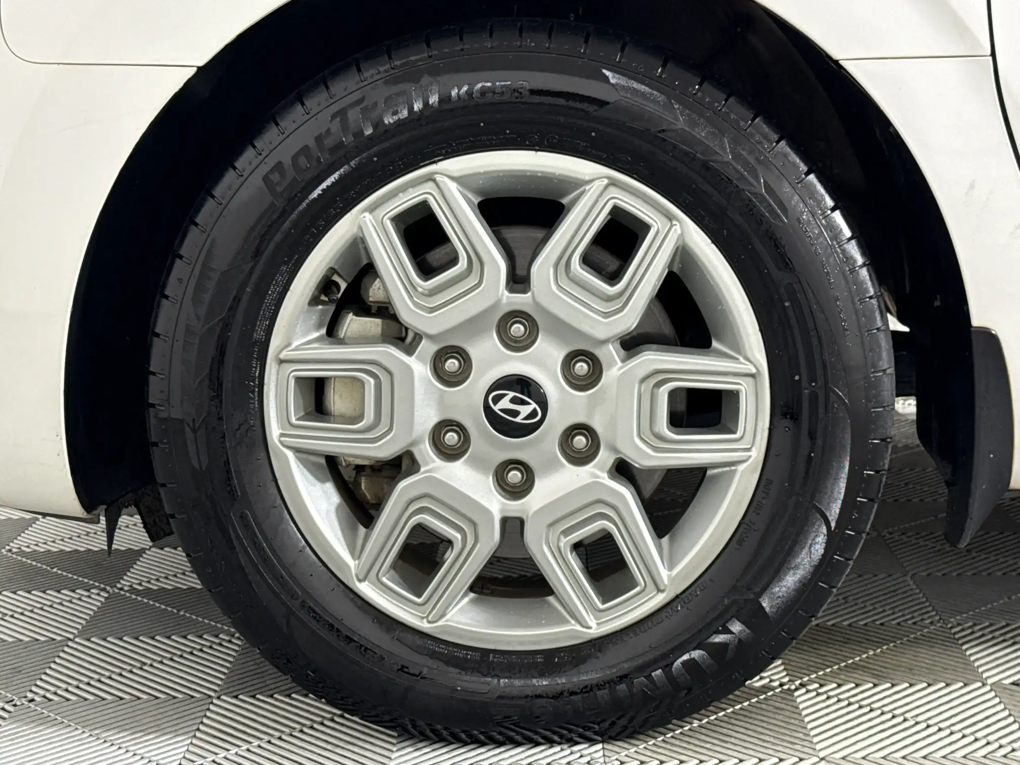 Hyundai Staria