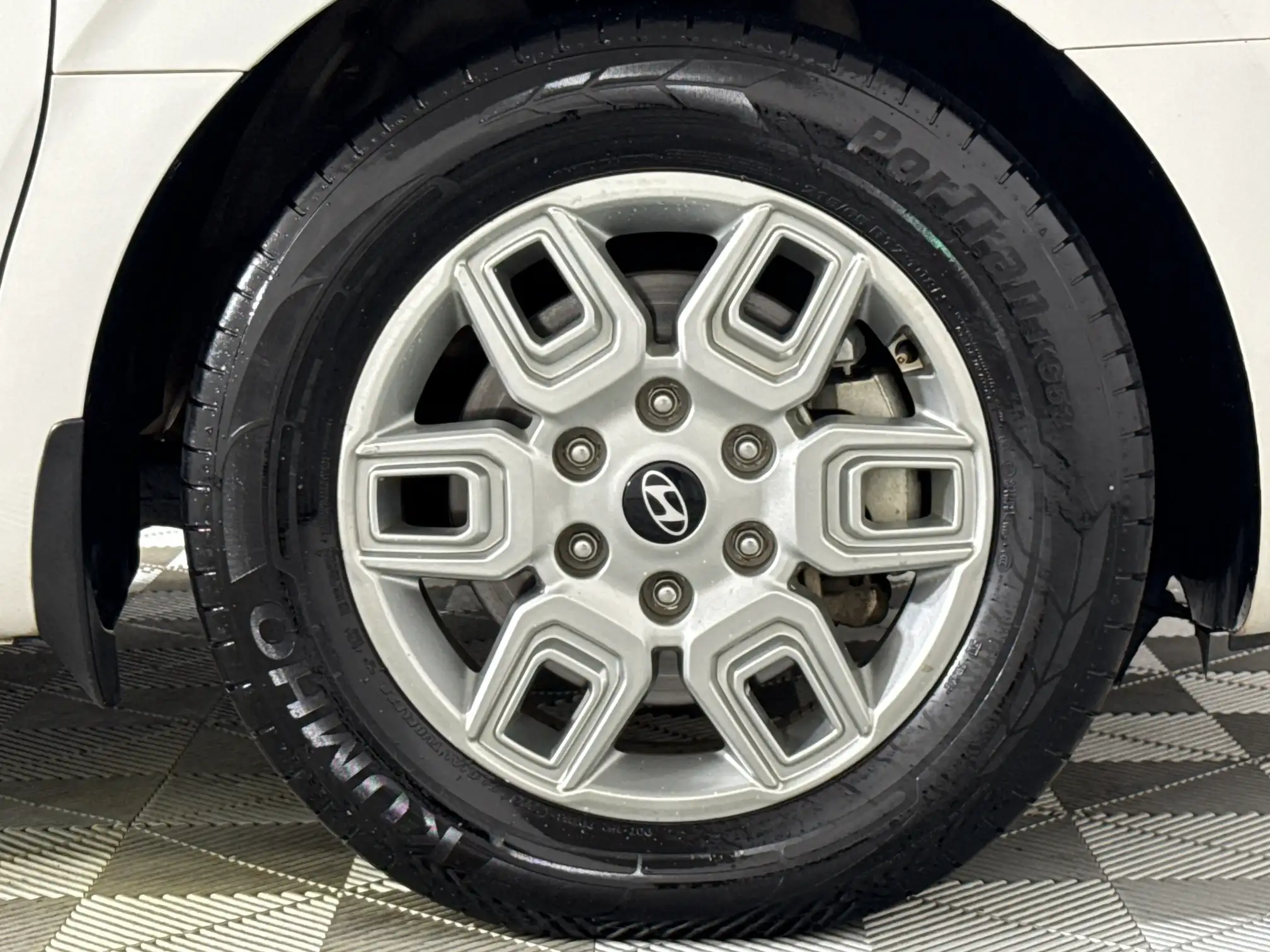 Hyundai Staria