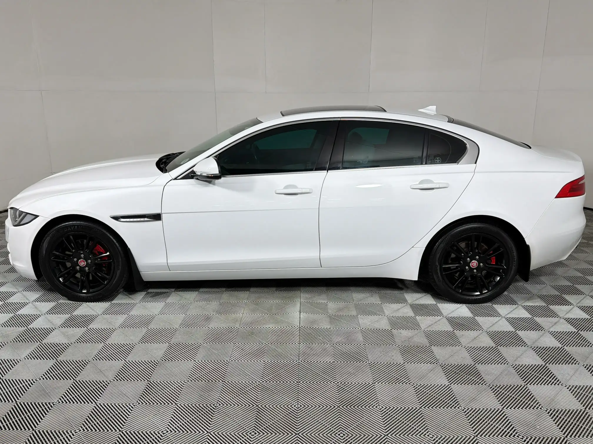 Jaguar XE