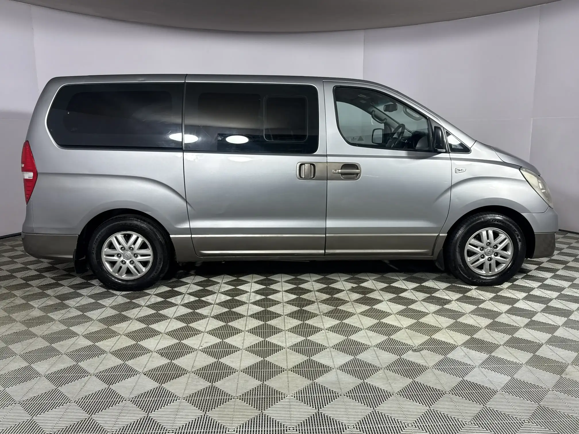Hyundai H-1
