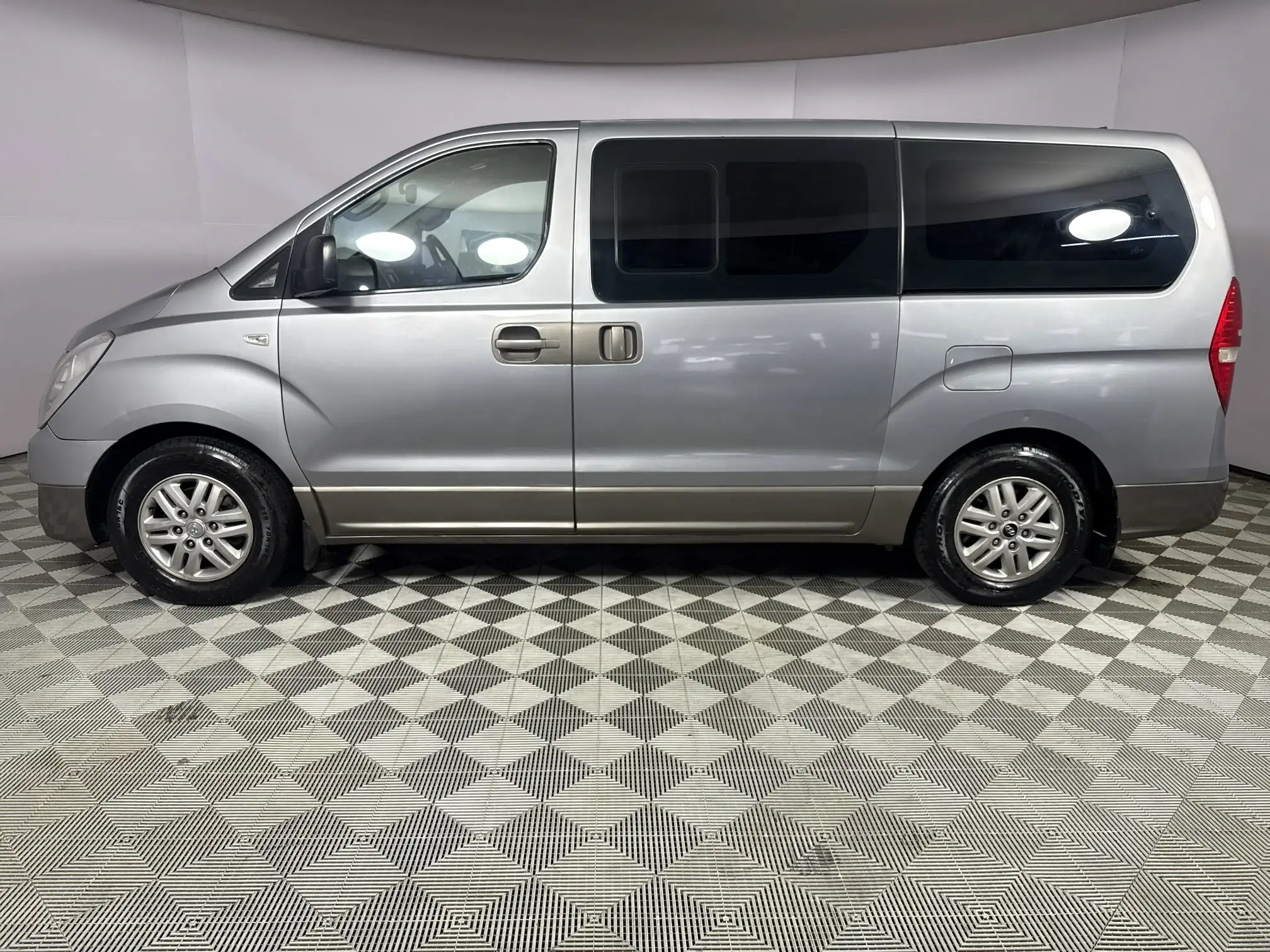 Hyundai H-1