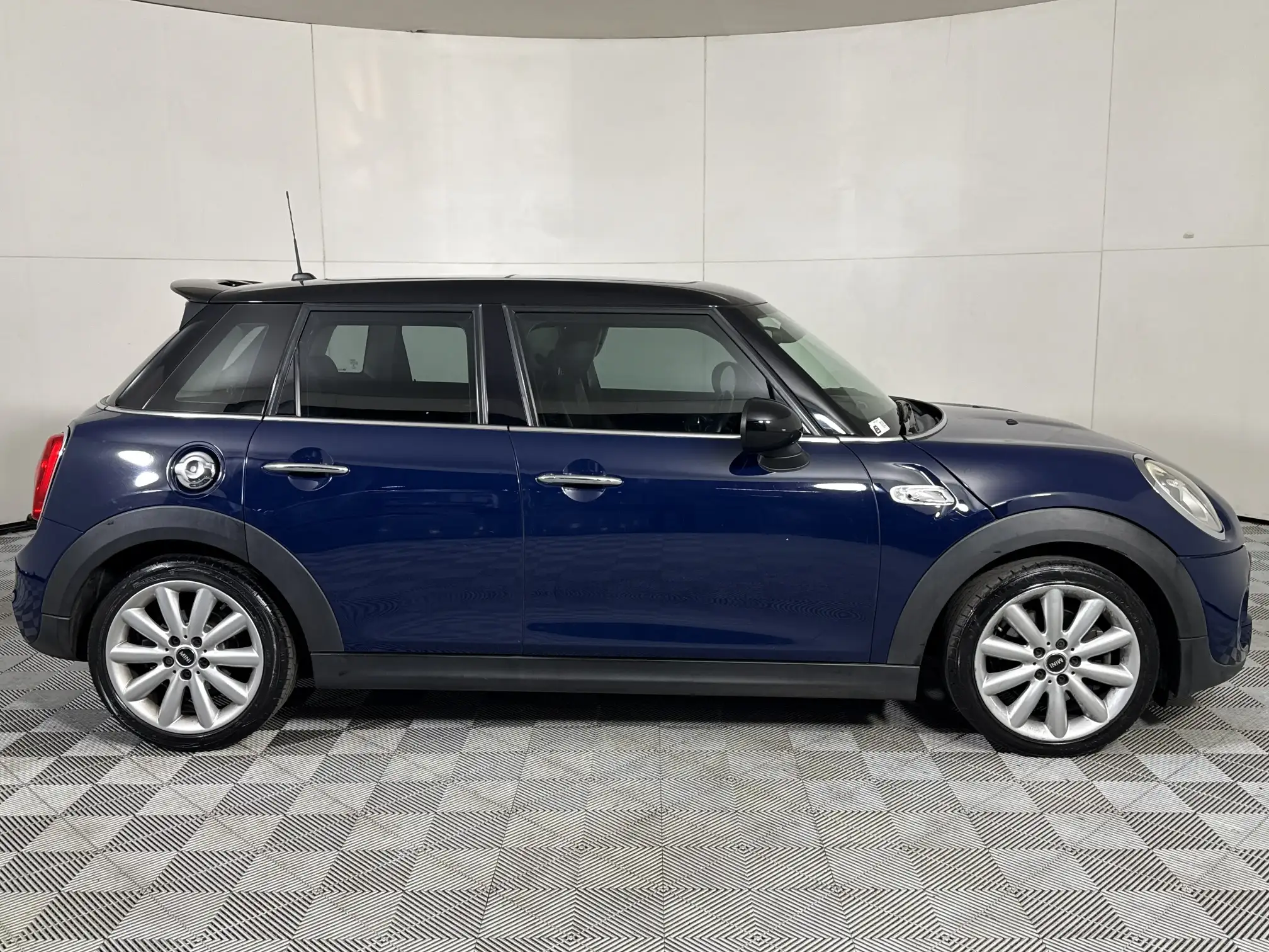Mini Cooper 5DR