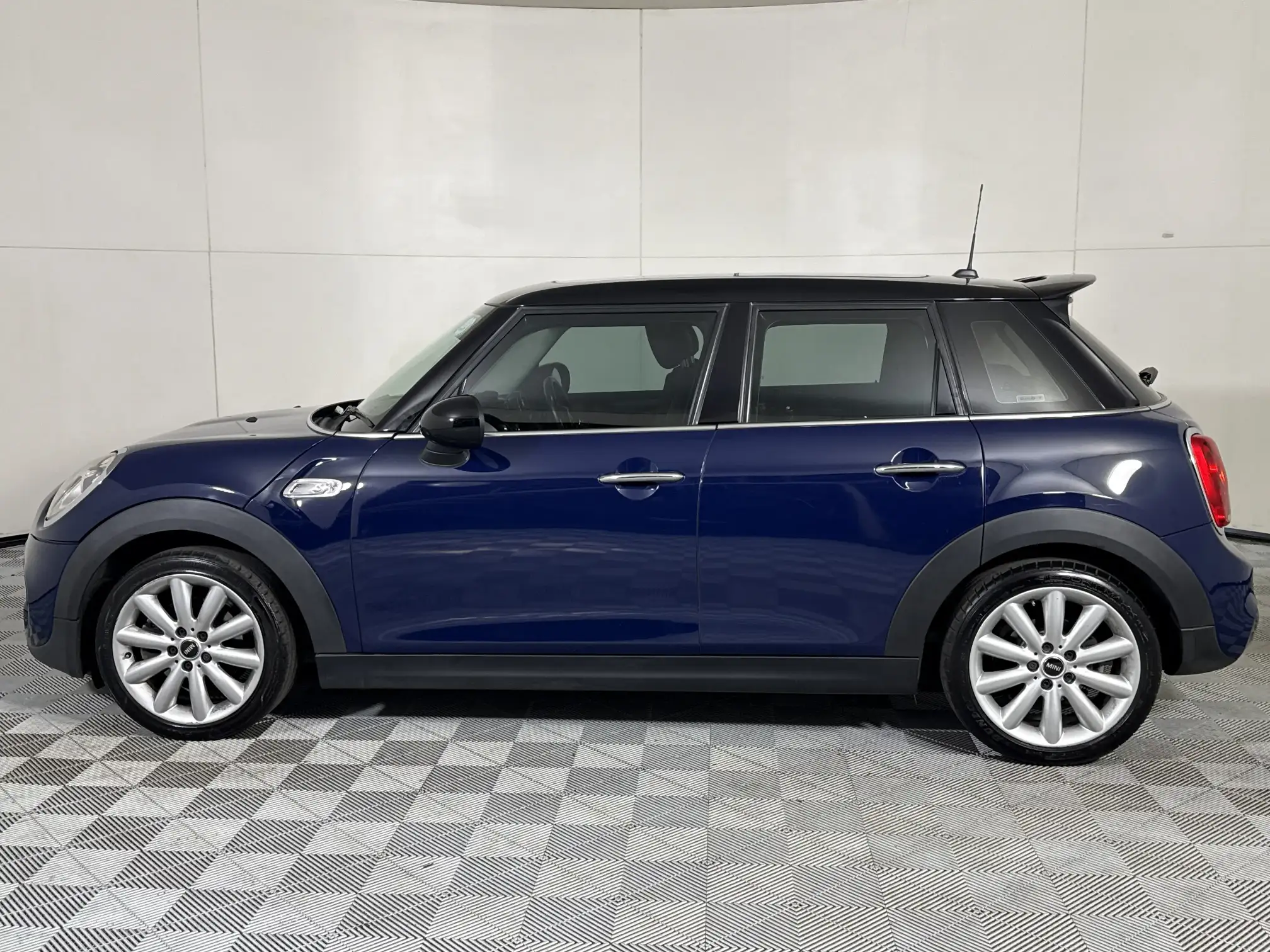 Mini Cooper 5DR
