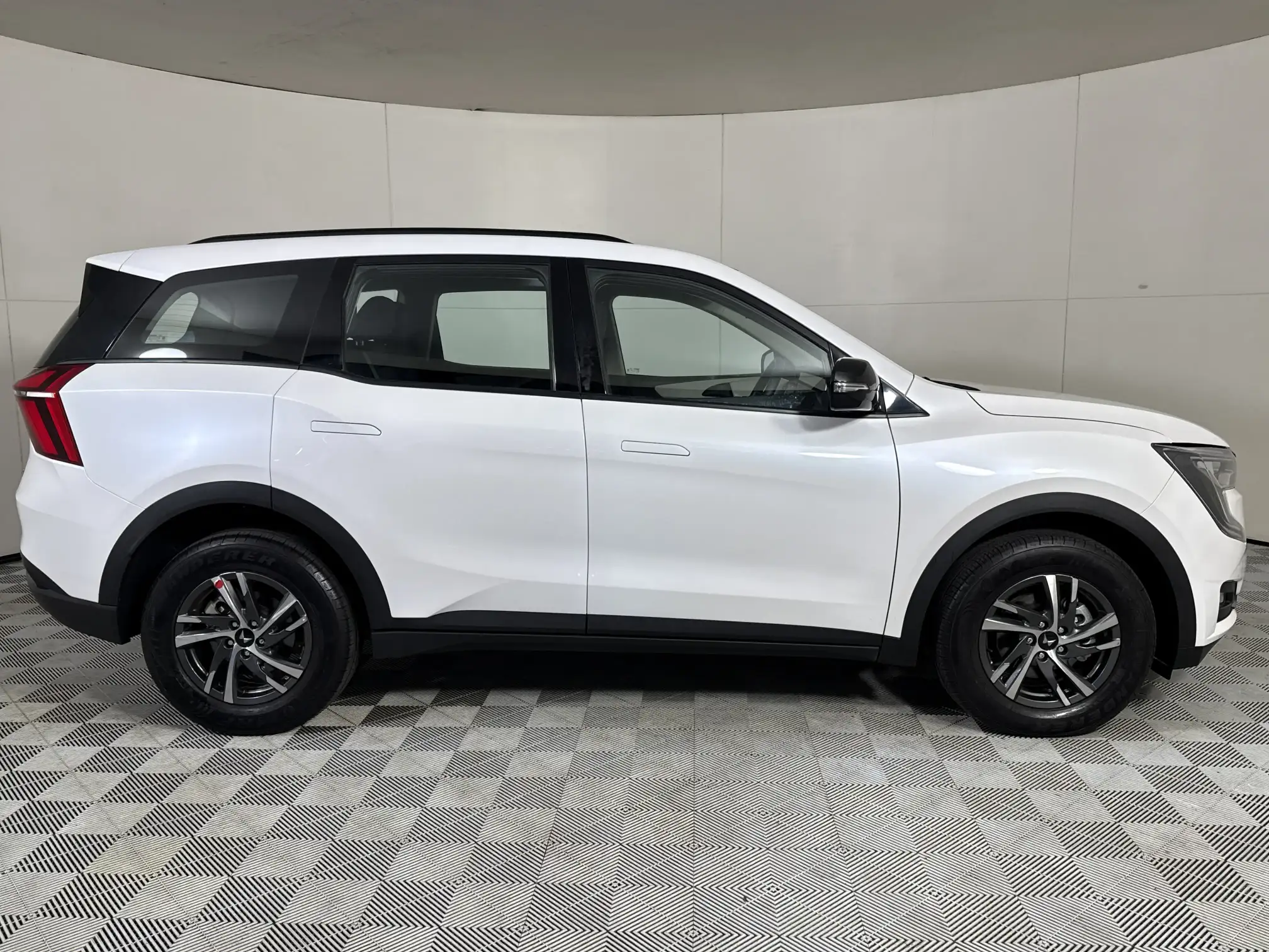 Mahindra XUV 700