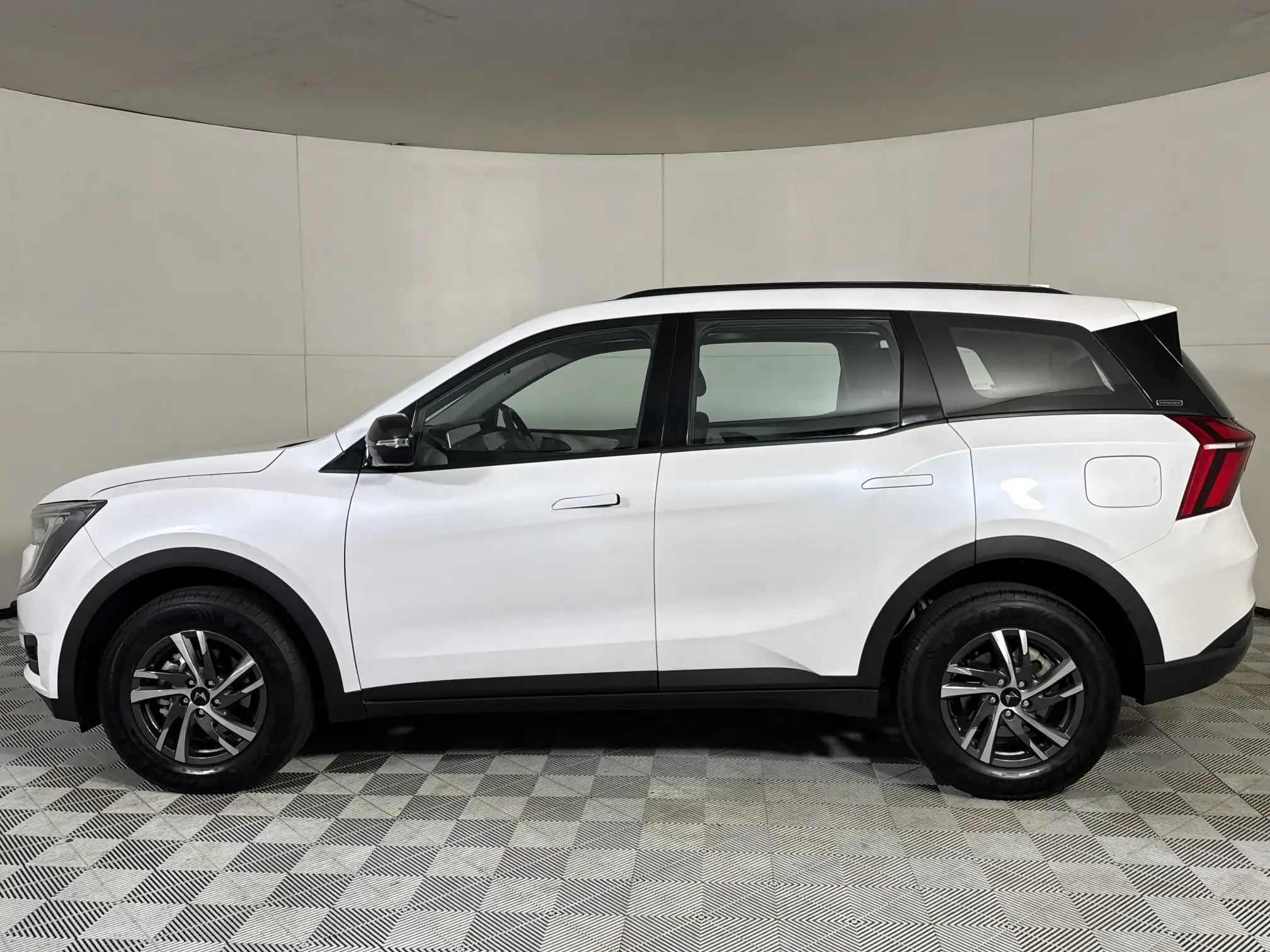 Mahindra XUV 700