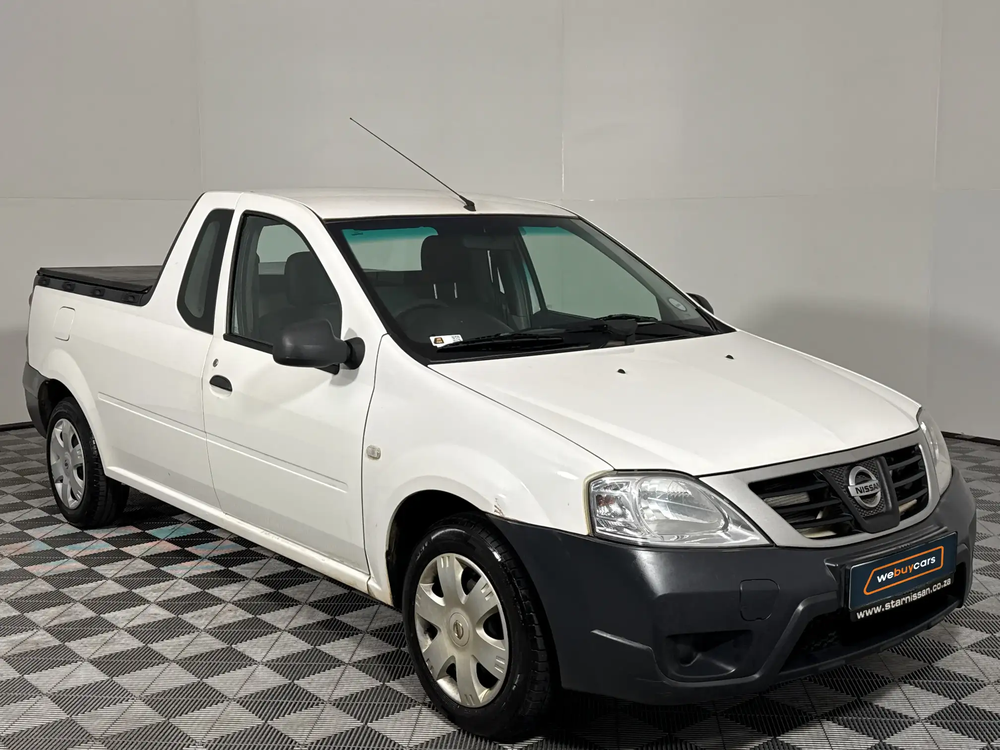 Nissan NP200