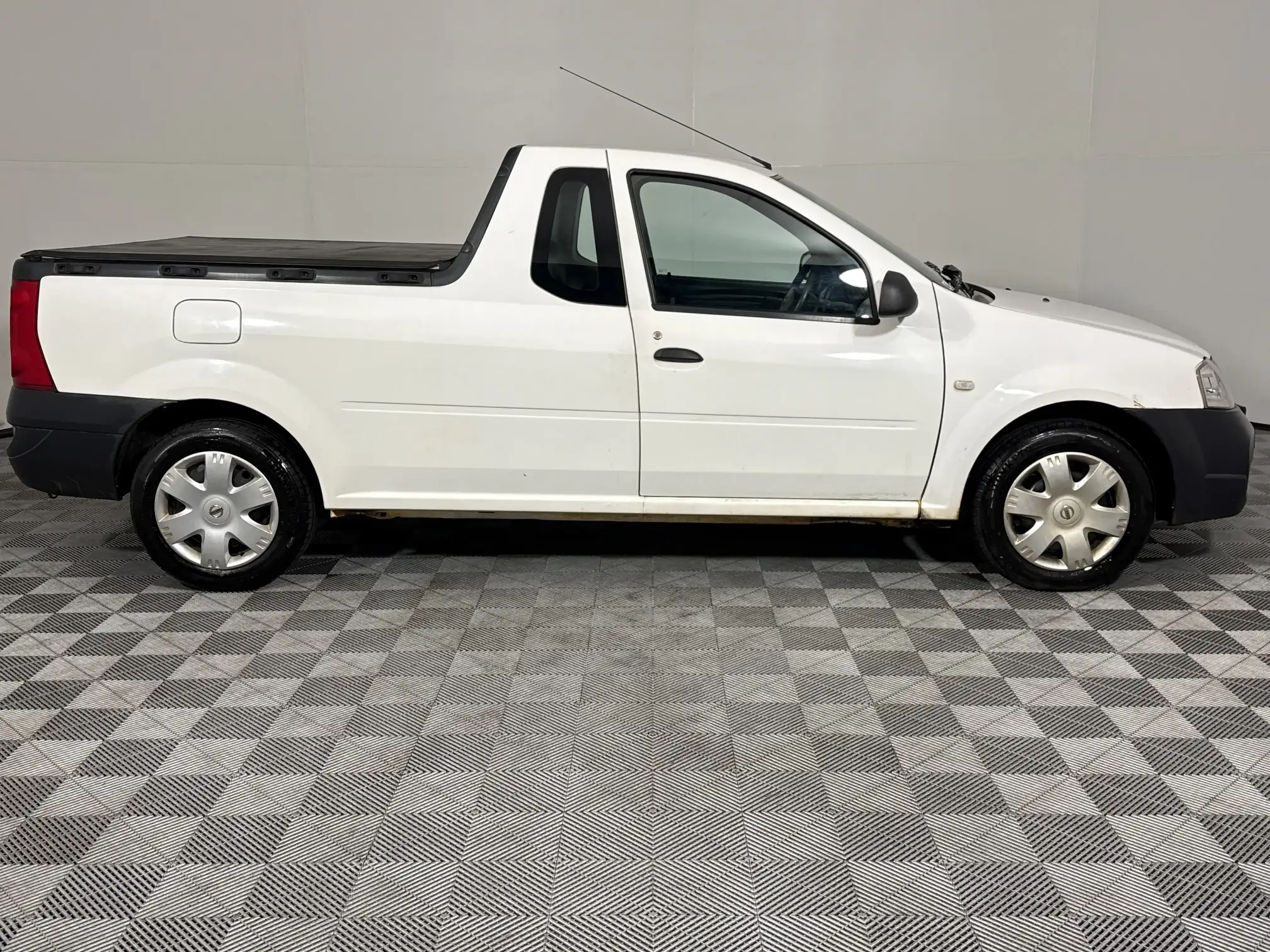 Nissan NP200