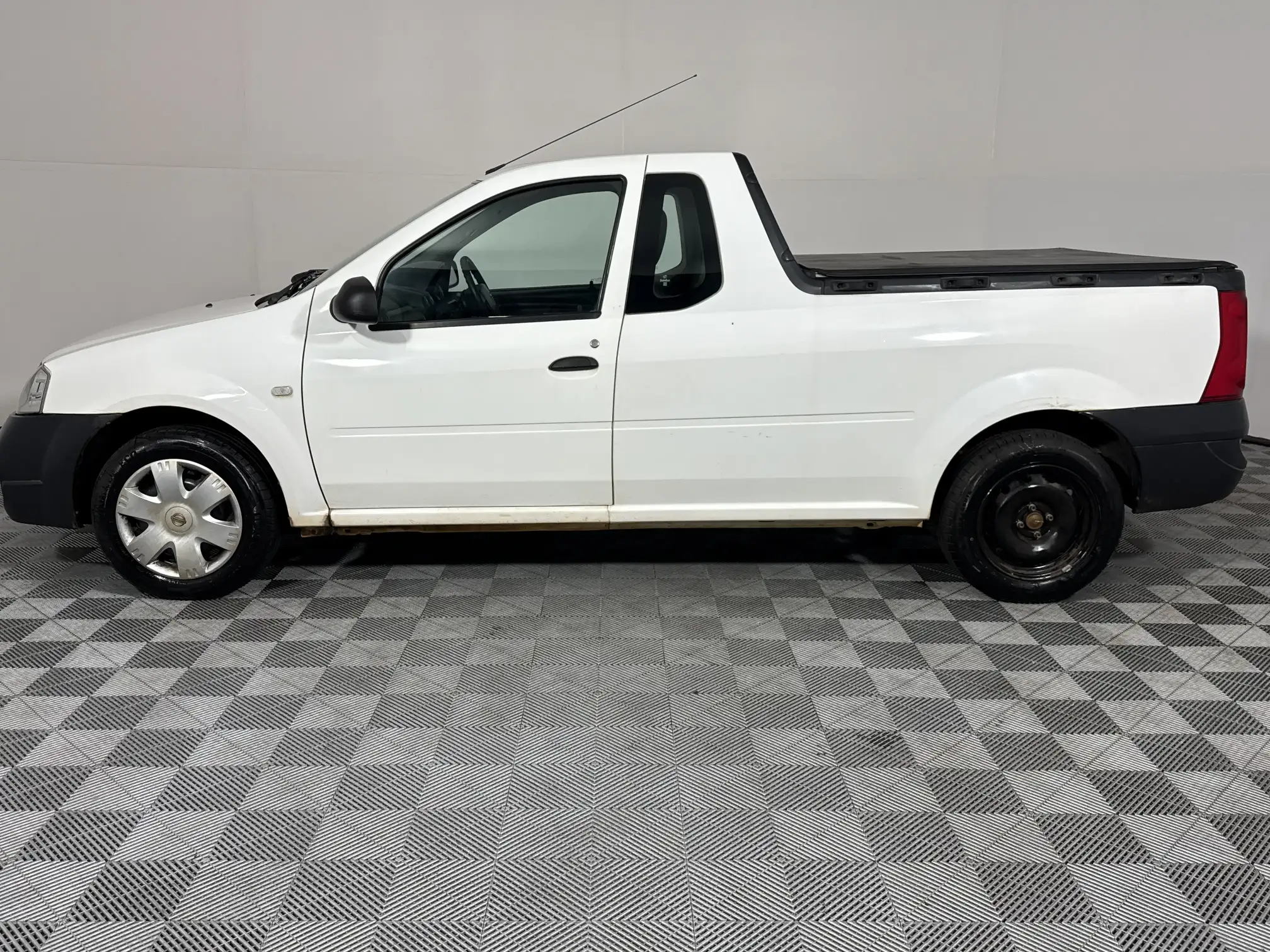 Nissan NP200