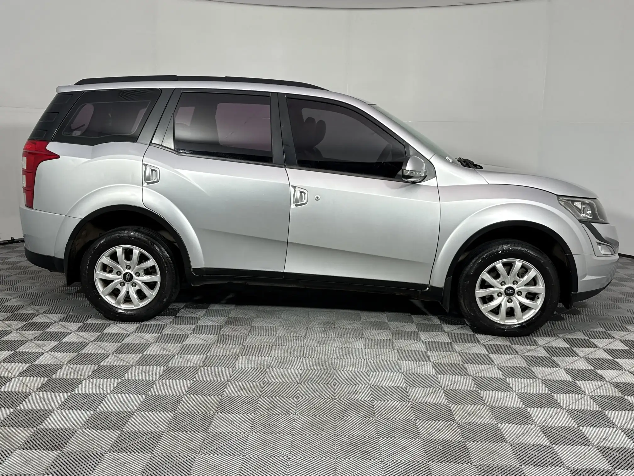 Mahindra XUV