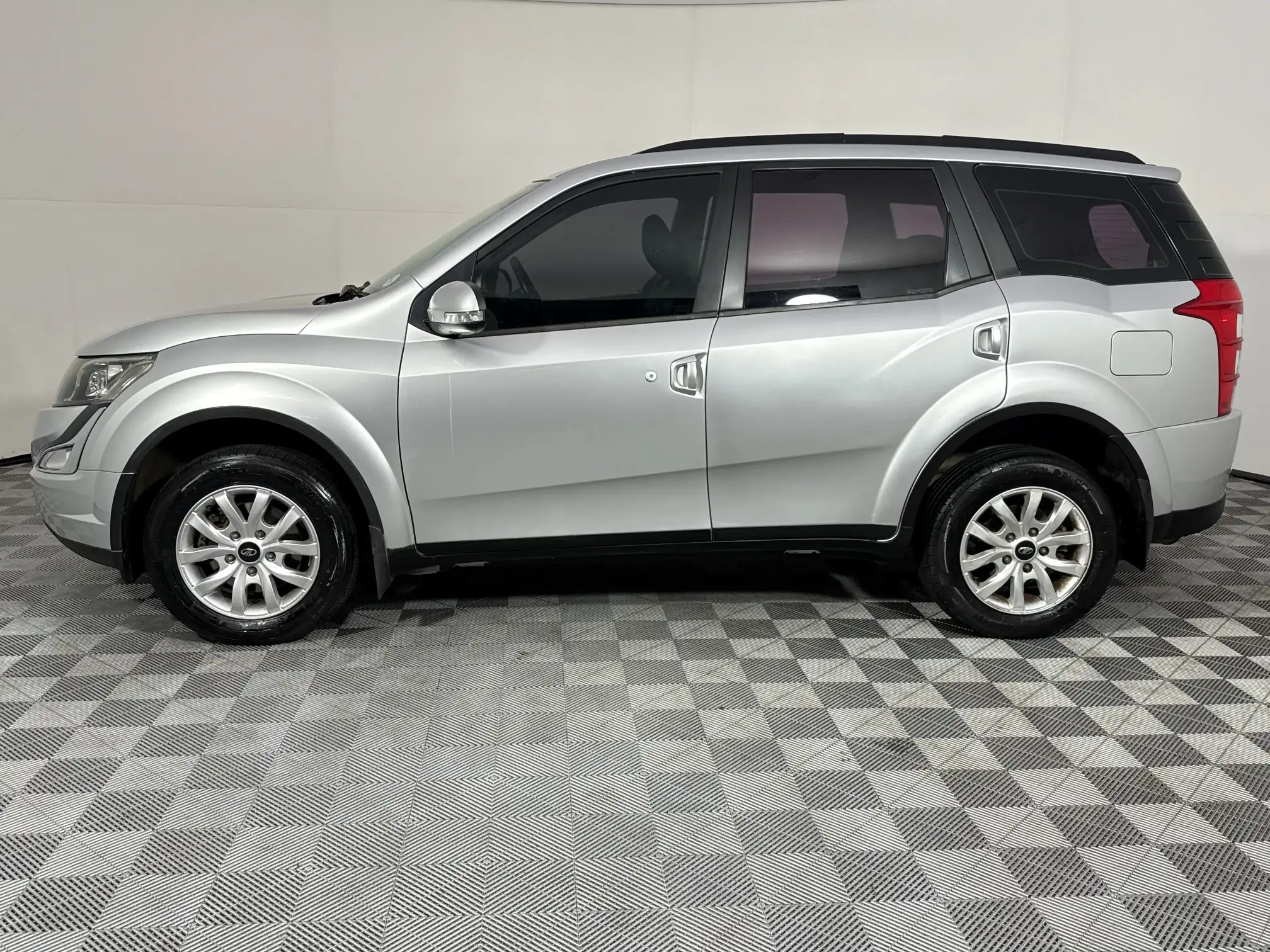 Mahindra XUV