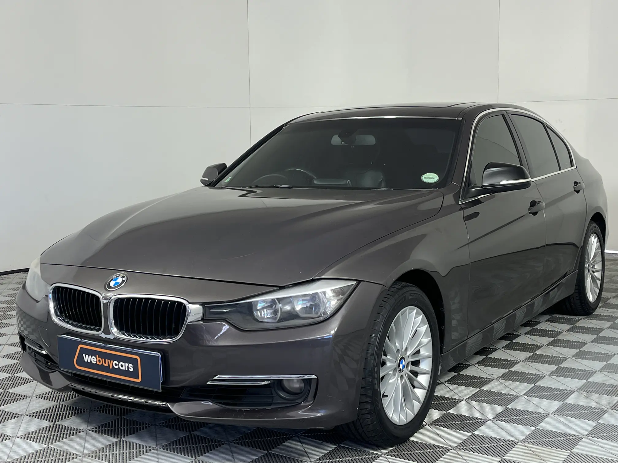 2012 BMW 3 Series 320i Luxury Line (F30)