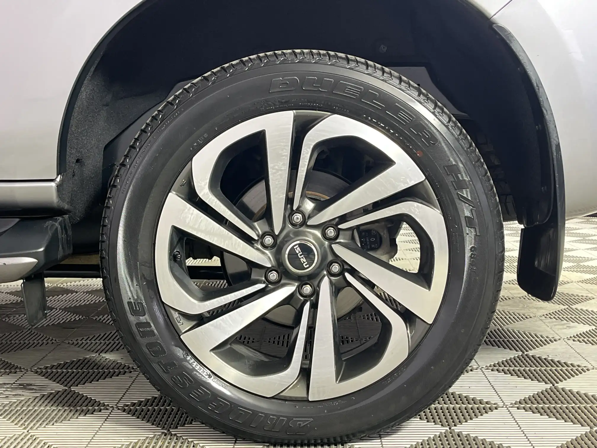 Isuzu MU-X