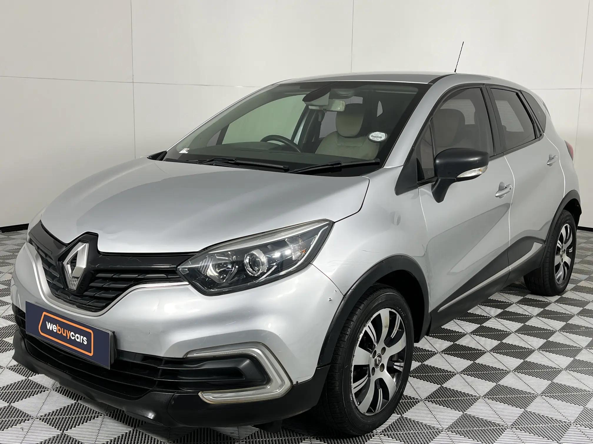 Renault Captur 900T Blaze 5 Door
