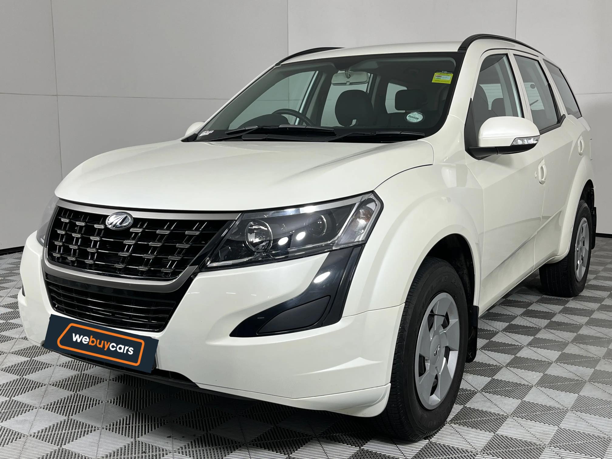 Mahindra XUV 500 2.2 (W4) mHawk 7 Seater ()