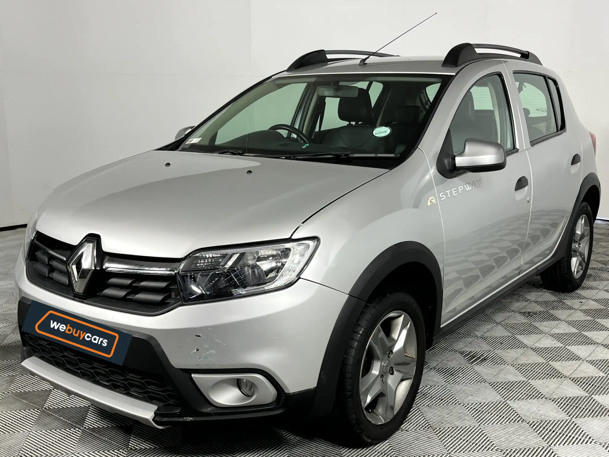 2017 Renault Sandero 900t Stepway Dynamique at Lansdowne (WC) for sale R112900