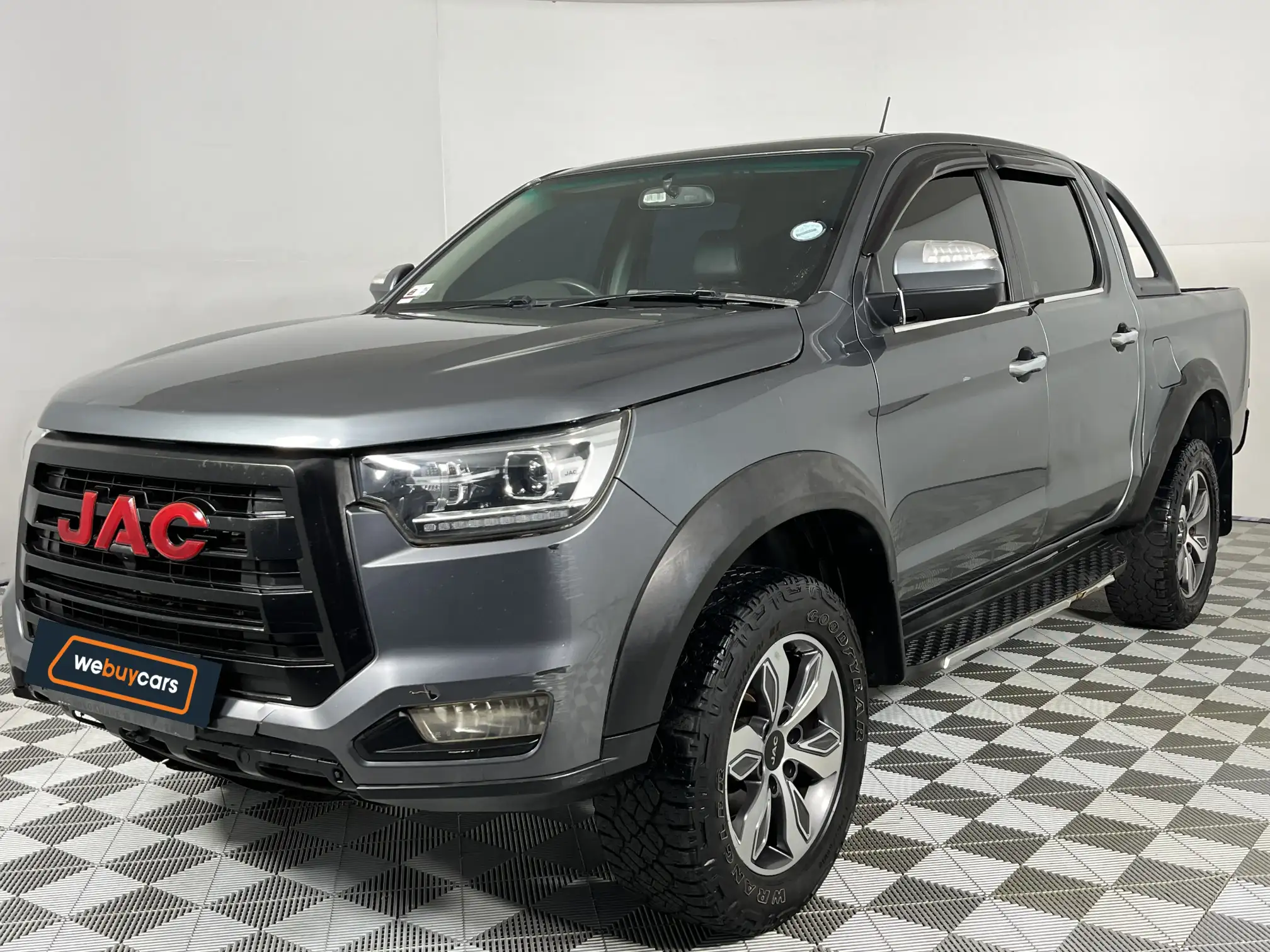 JAC T8