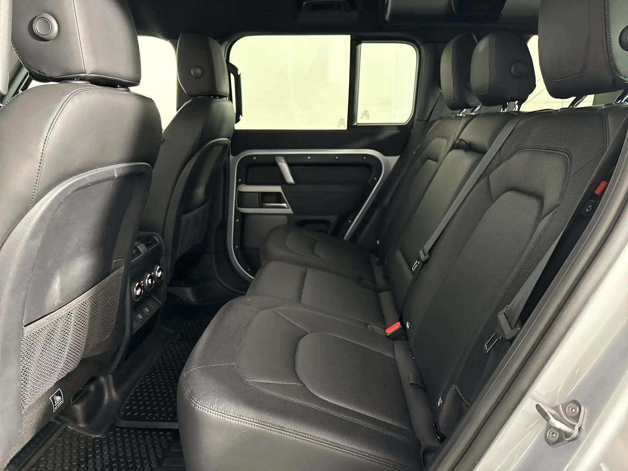 Land Rover Defender 110