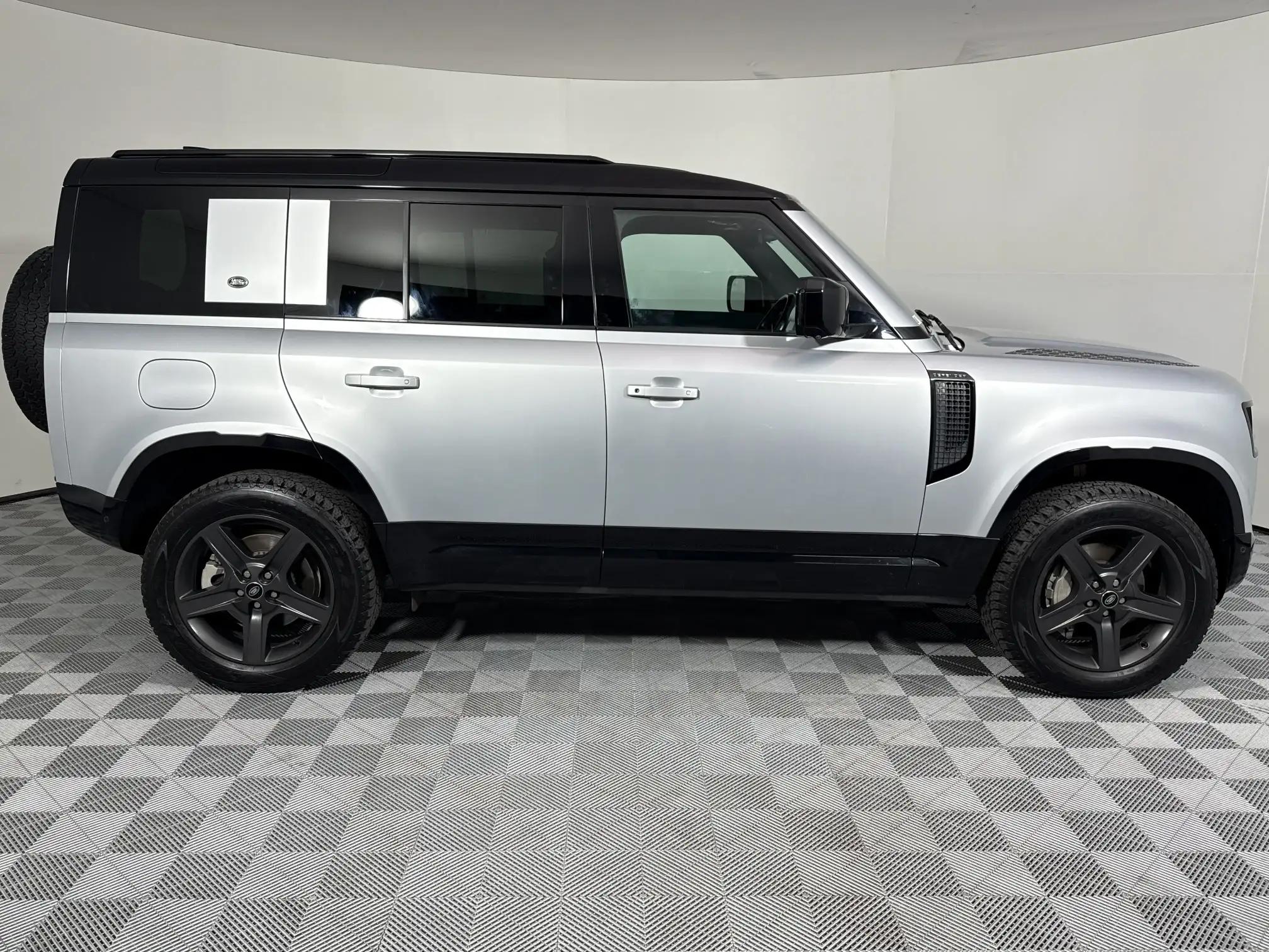 Land Rover Defender 110