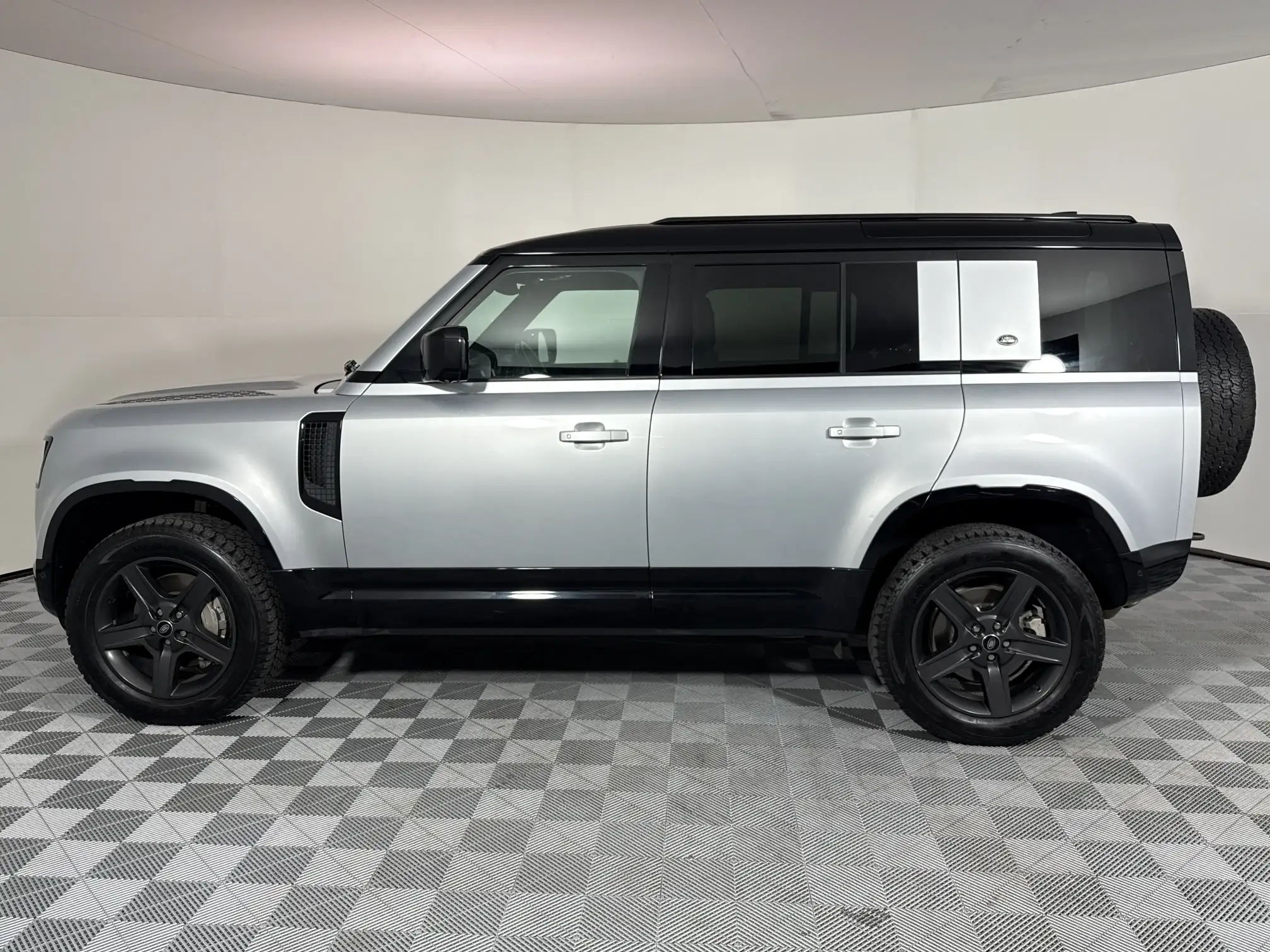 Land Rover Defender 110