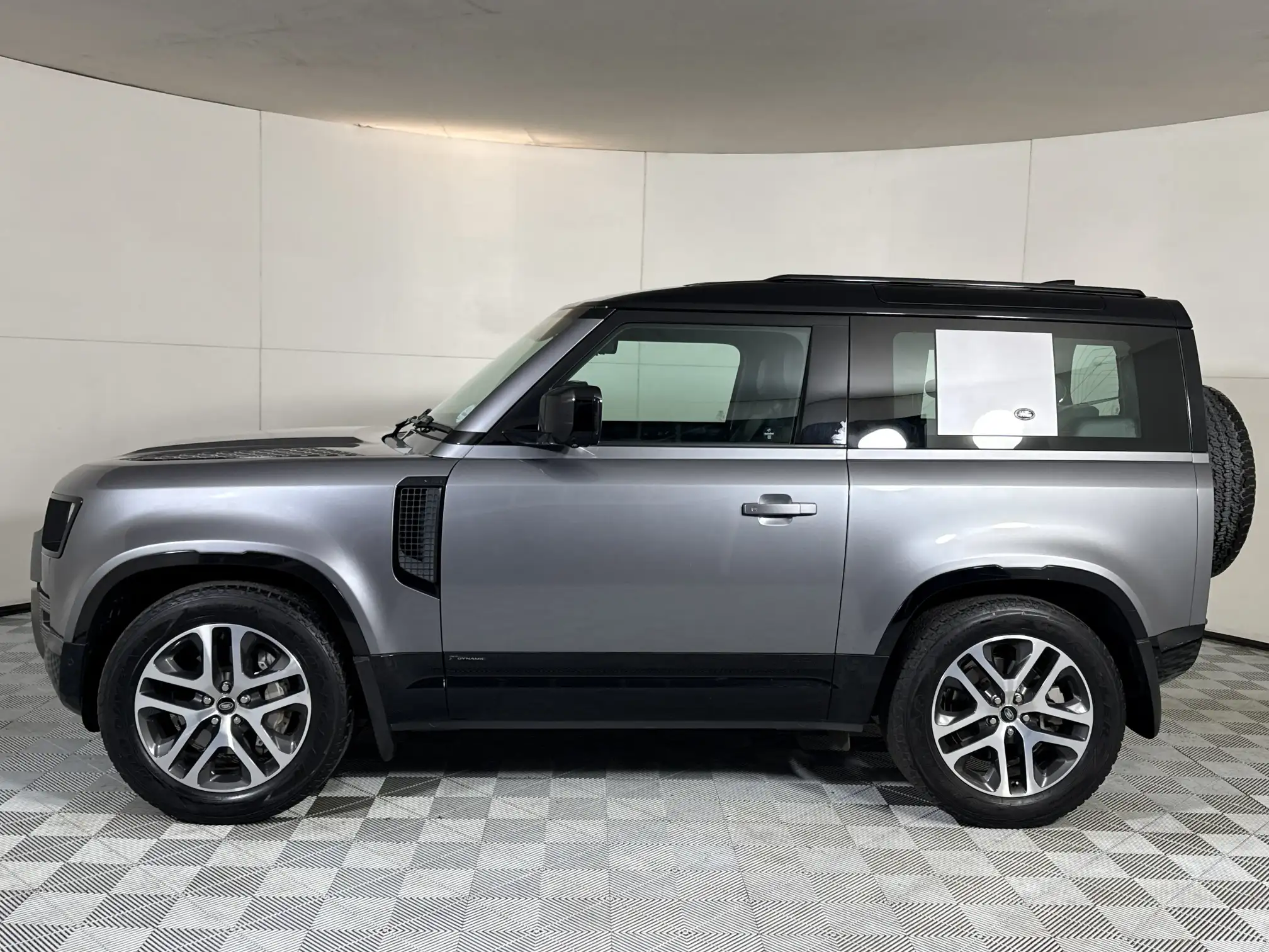 Land Rover Defender 90