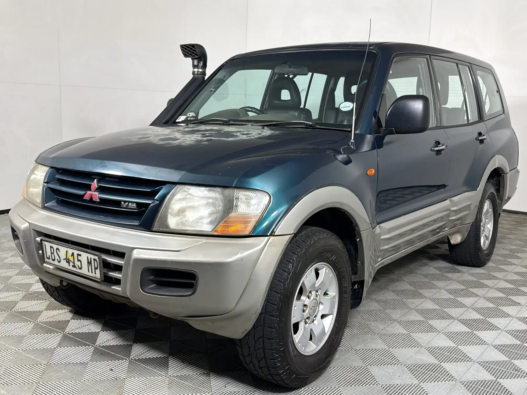2000 Mitsubishi Pajero