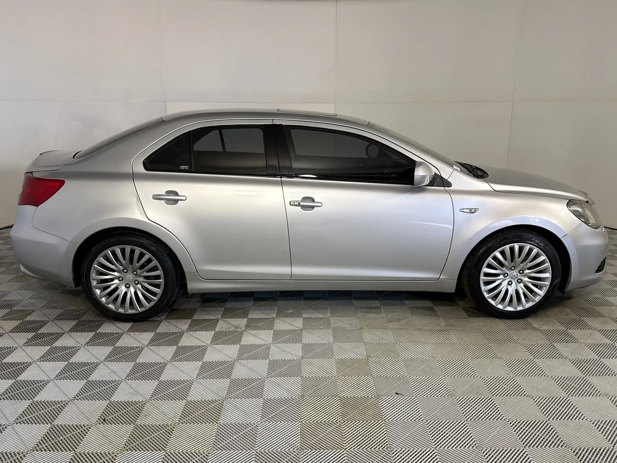 Suzuki Kizashi
