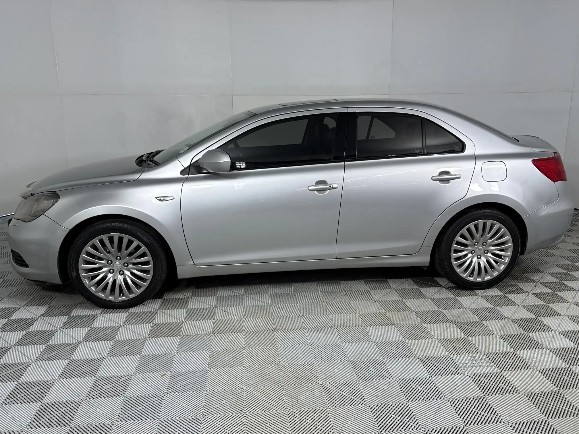 Suzuki Kizashi
