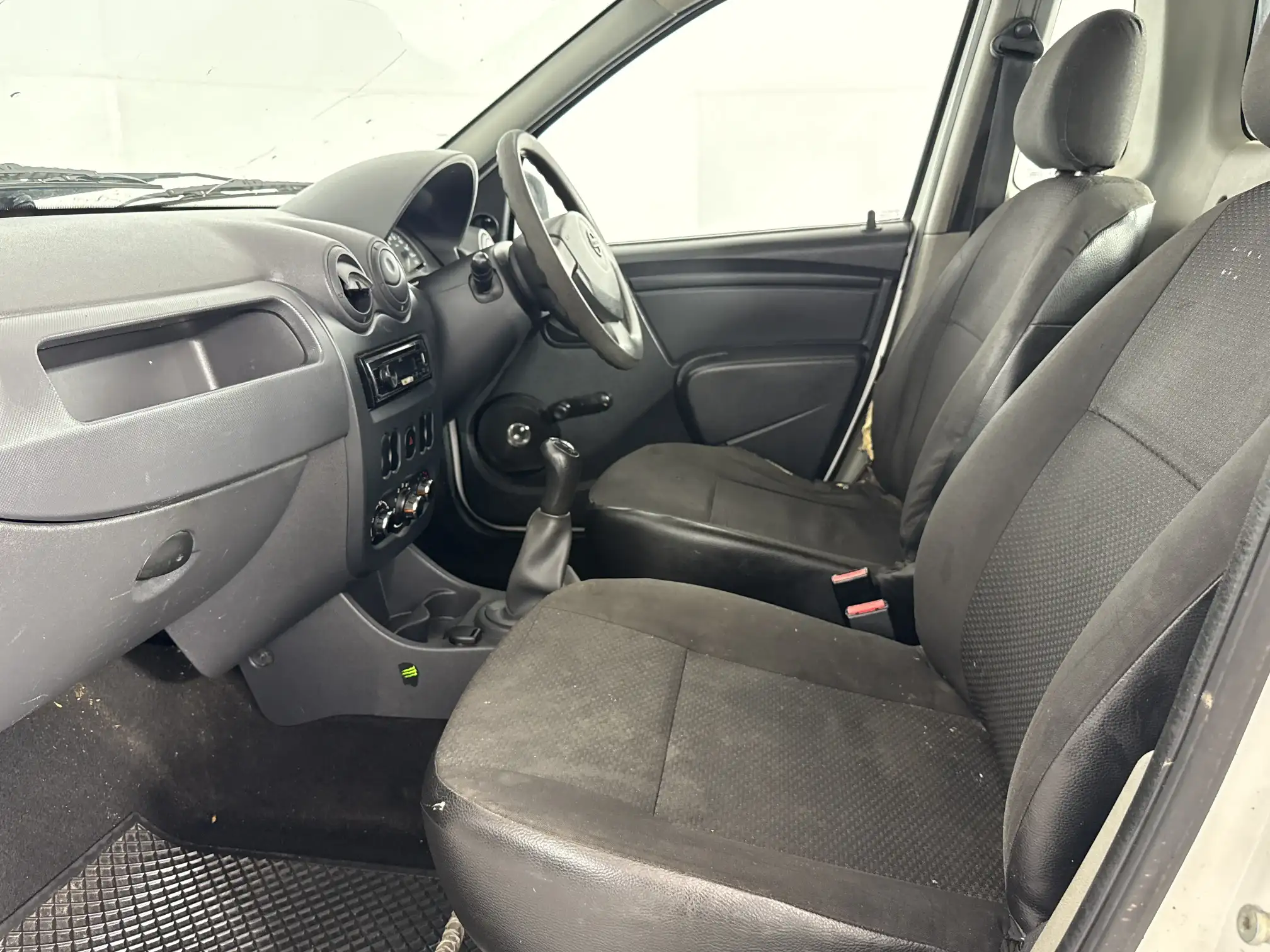 Nissan NP200