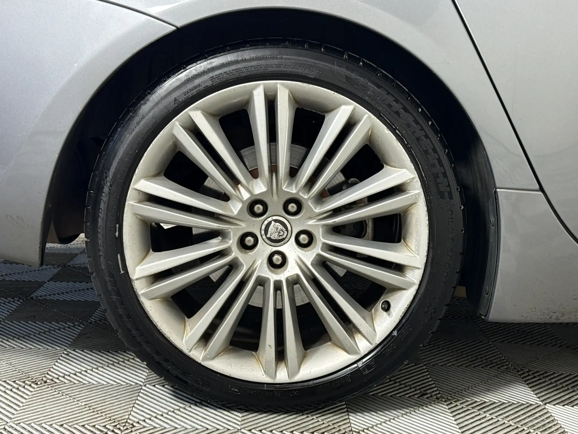 Jaguar XJ