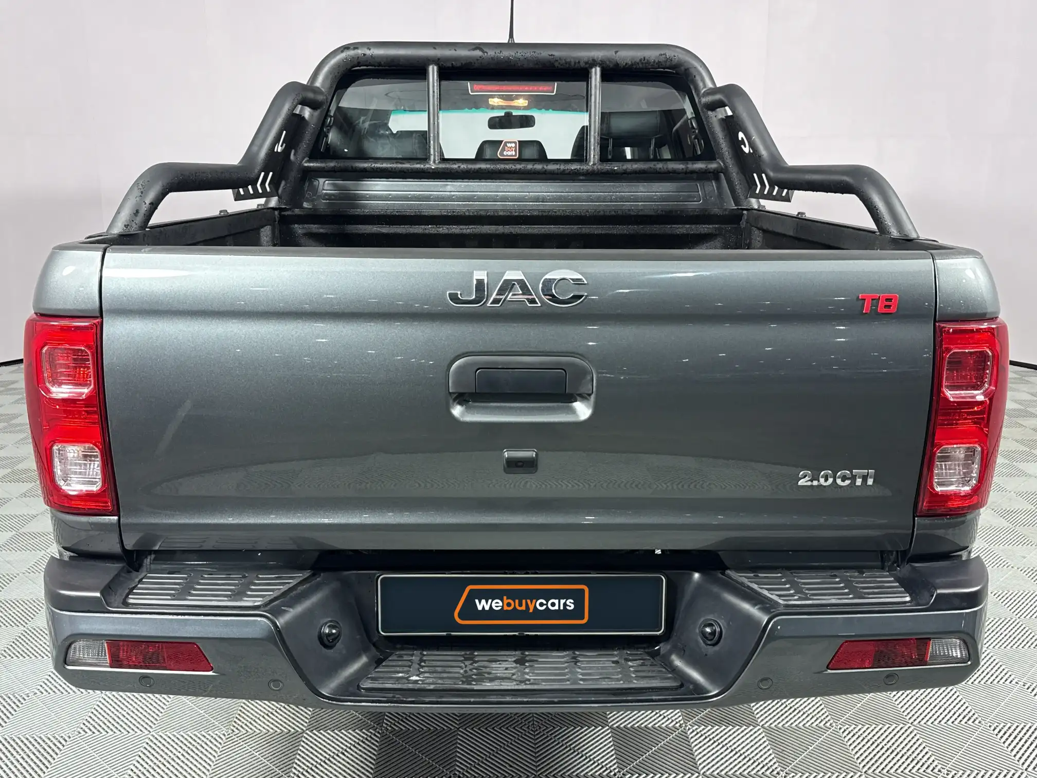 JAC T8