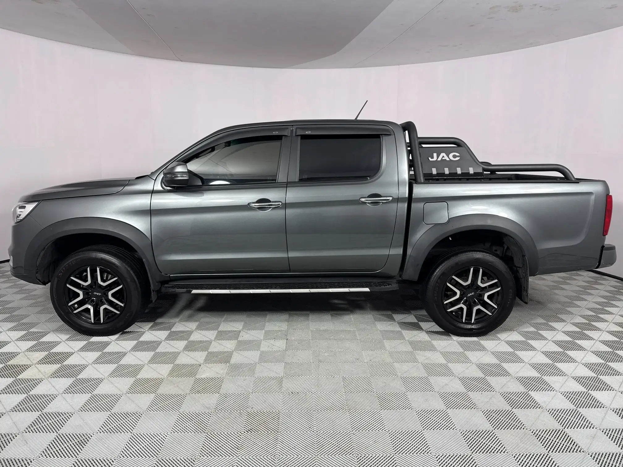 JAC T8