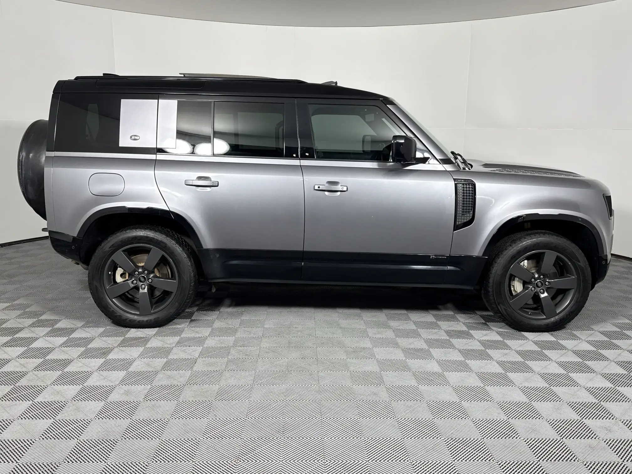 Land Rover Defender 110
