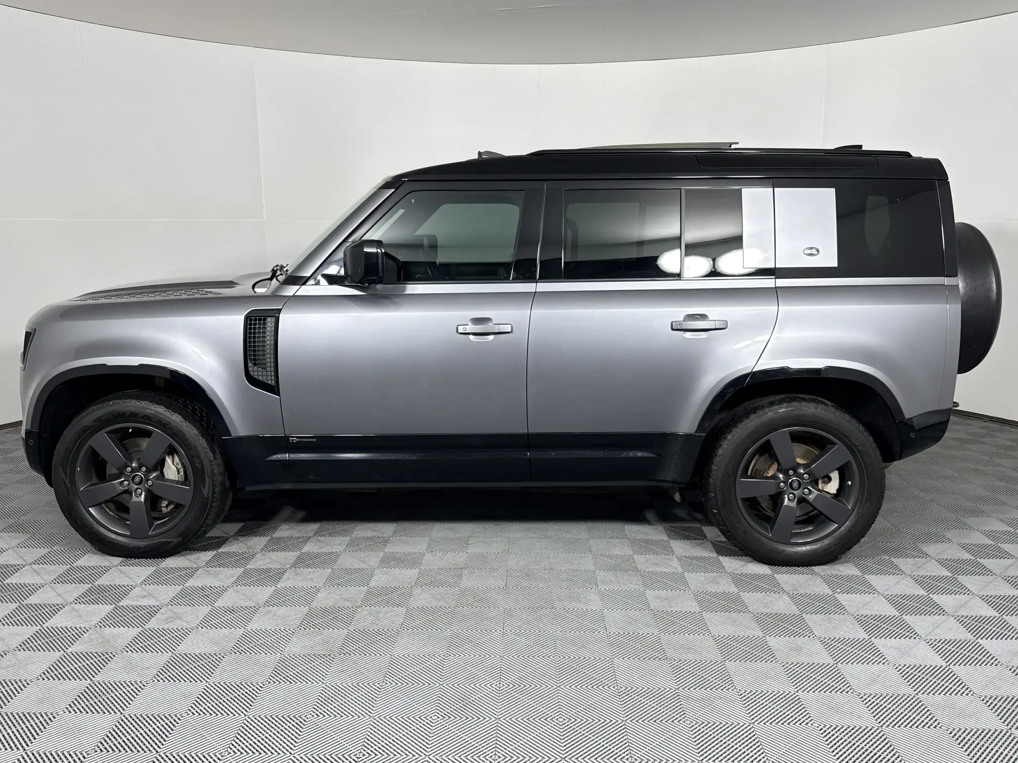 Land Rover Defender 110