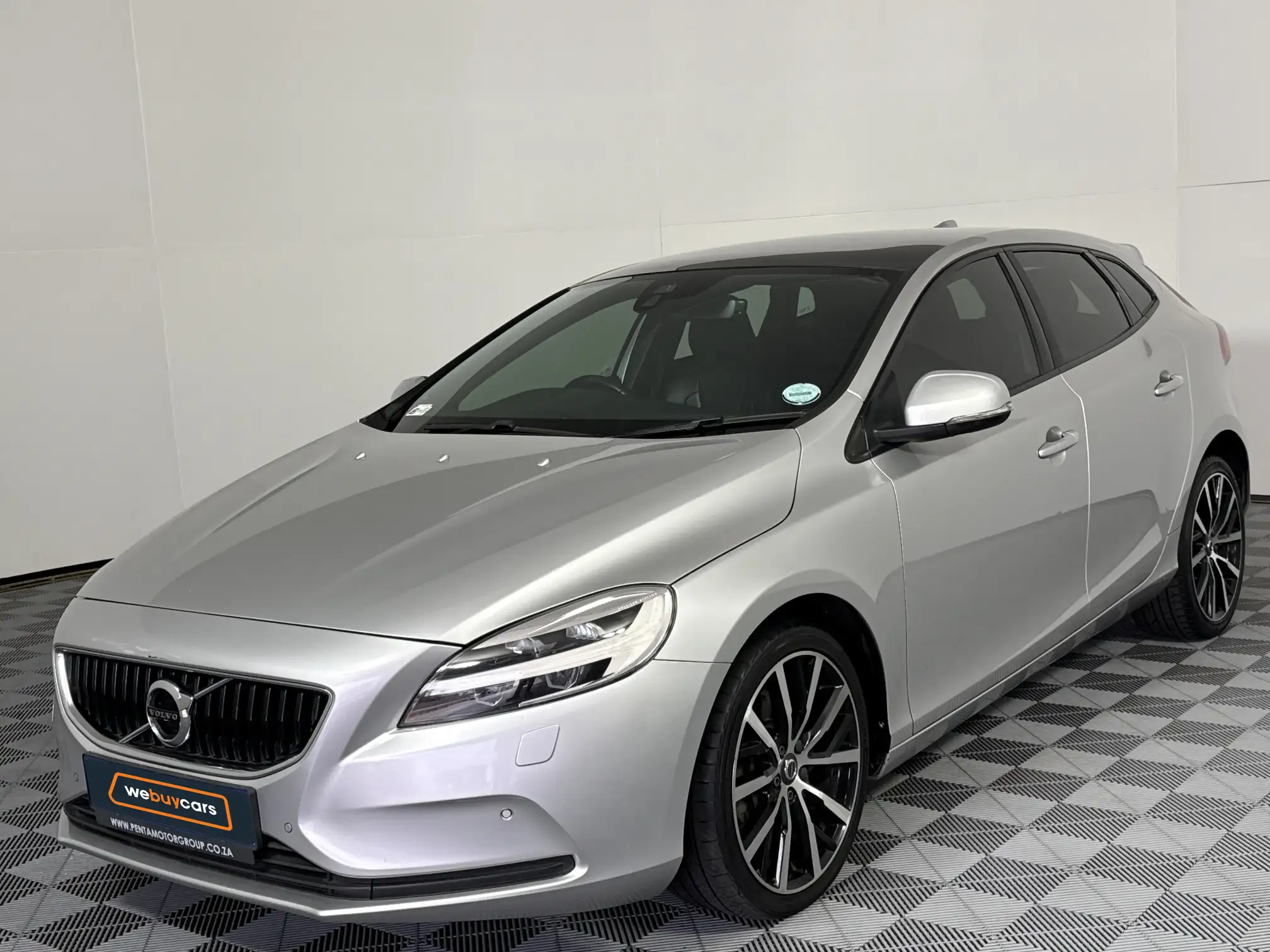 2019 Volvo V40