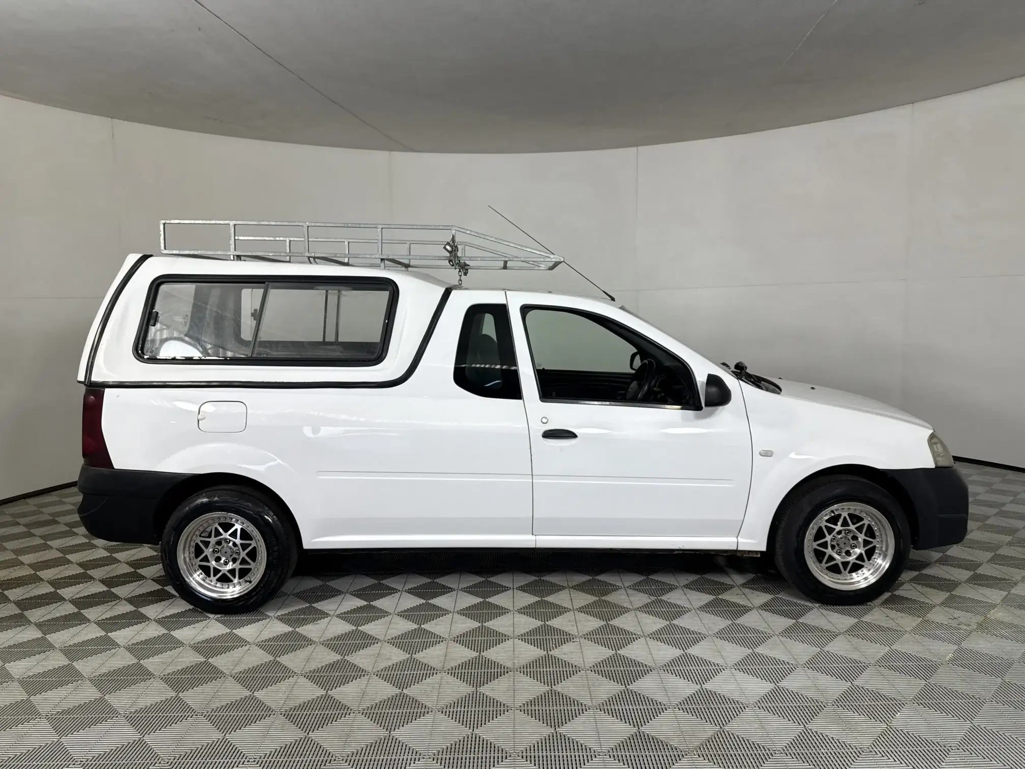 Nissan NP200