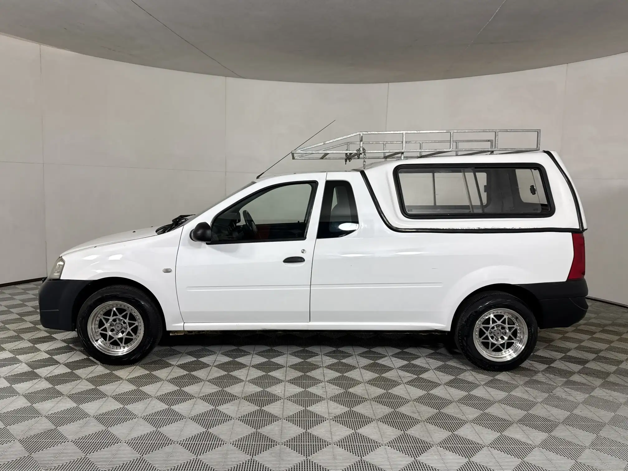 Nissan NP200
