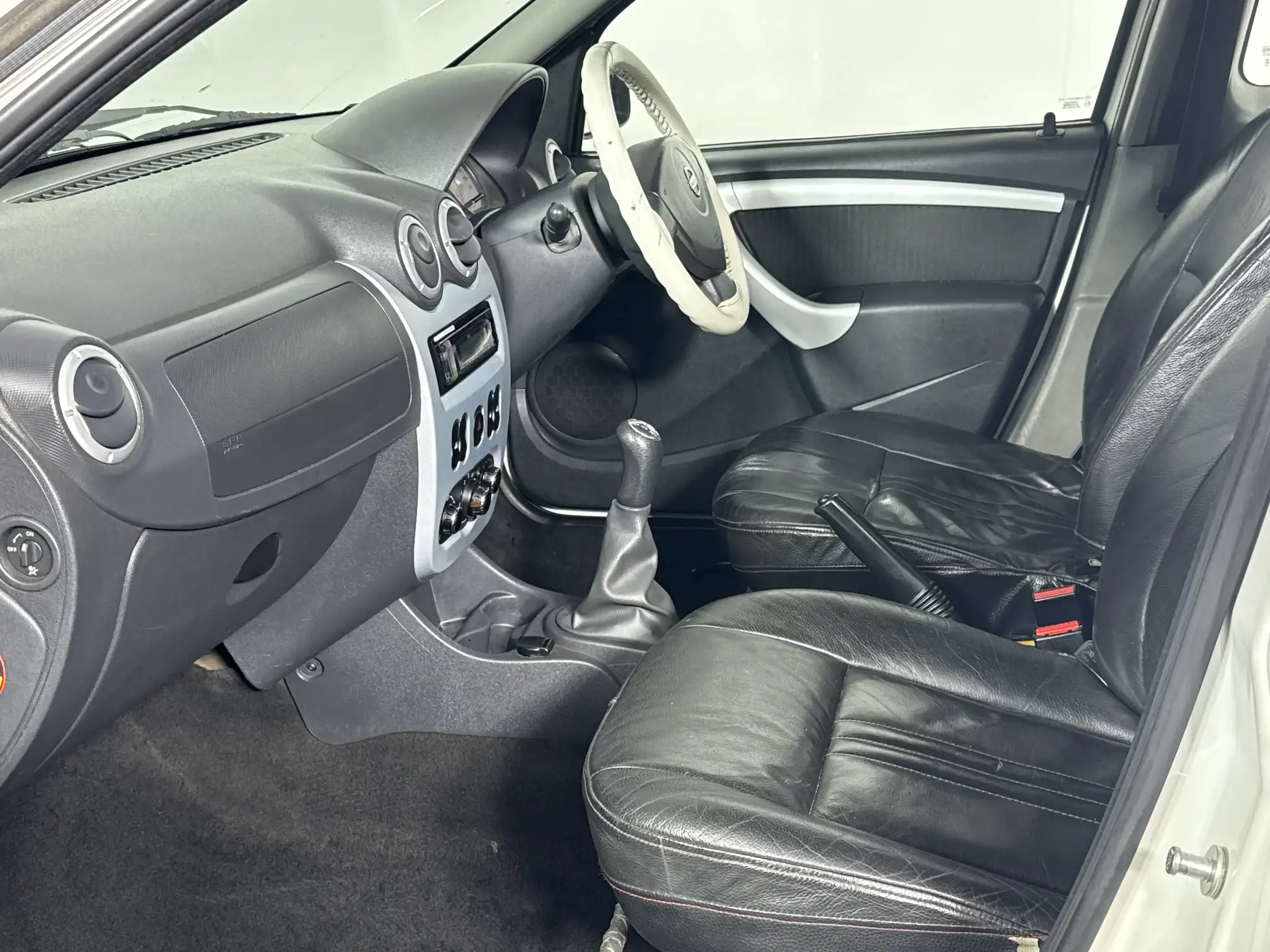 Nissan NP200