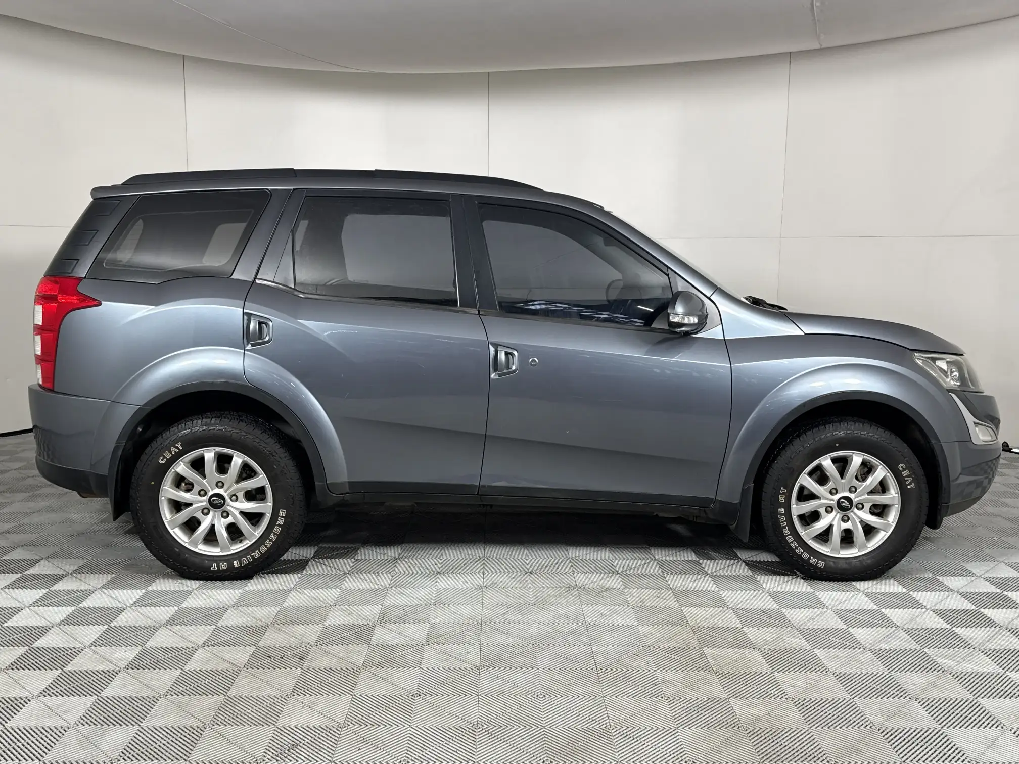 Mahindra XUV